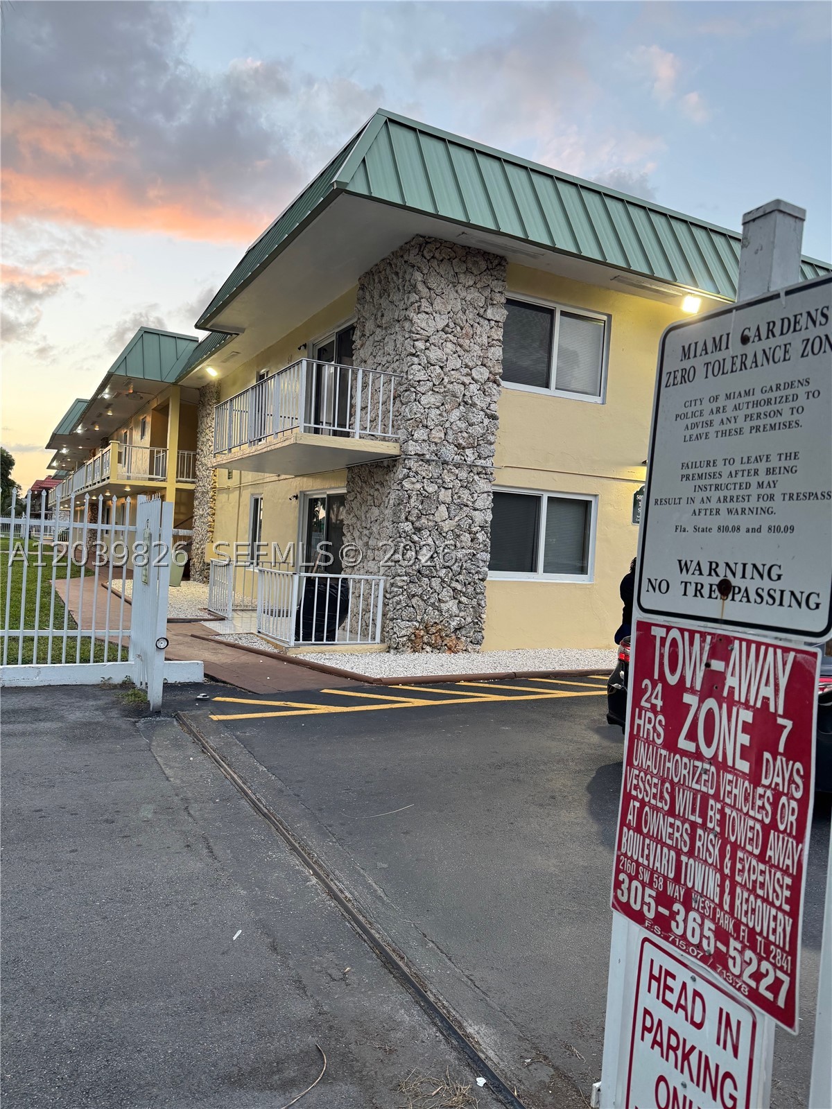 NEW WORLD CONDO APTS IV - Residential