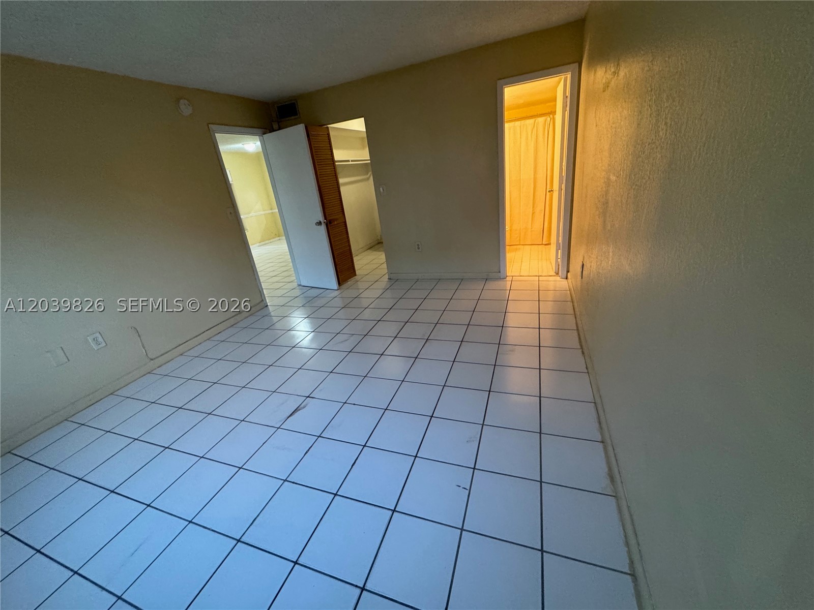 NEW WORLD CONDO APTS IV - Residential