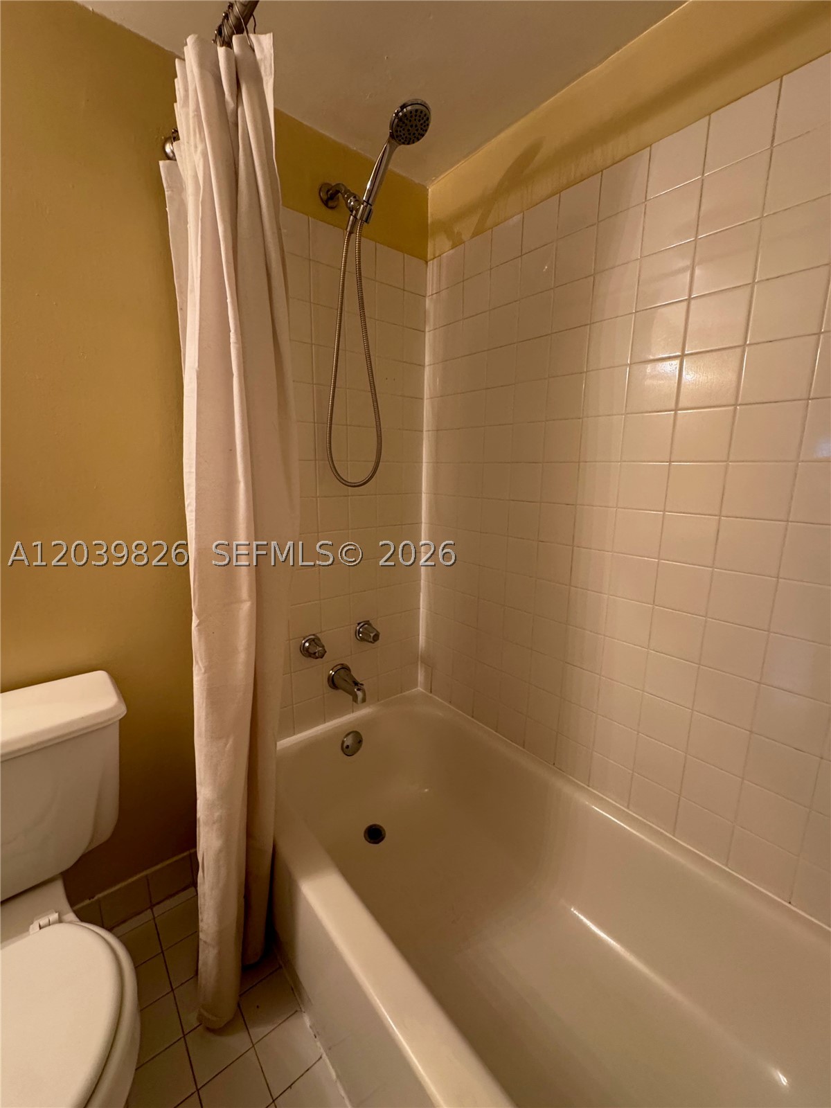 NEW WORLD CONDO APTS IV - Residential