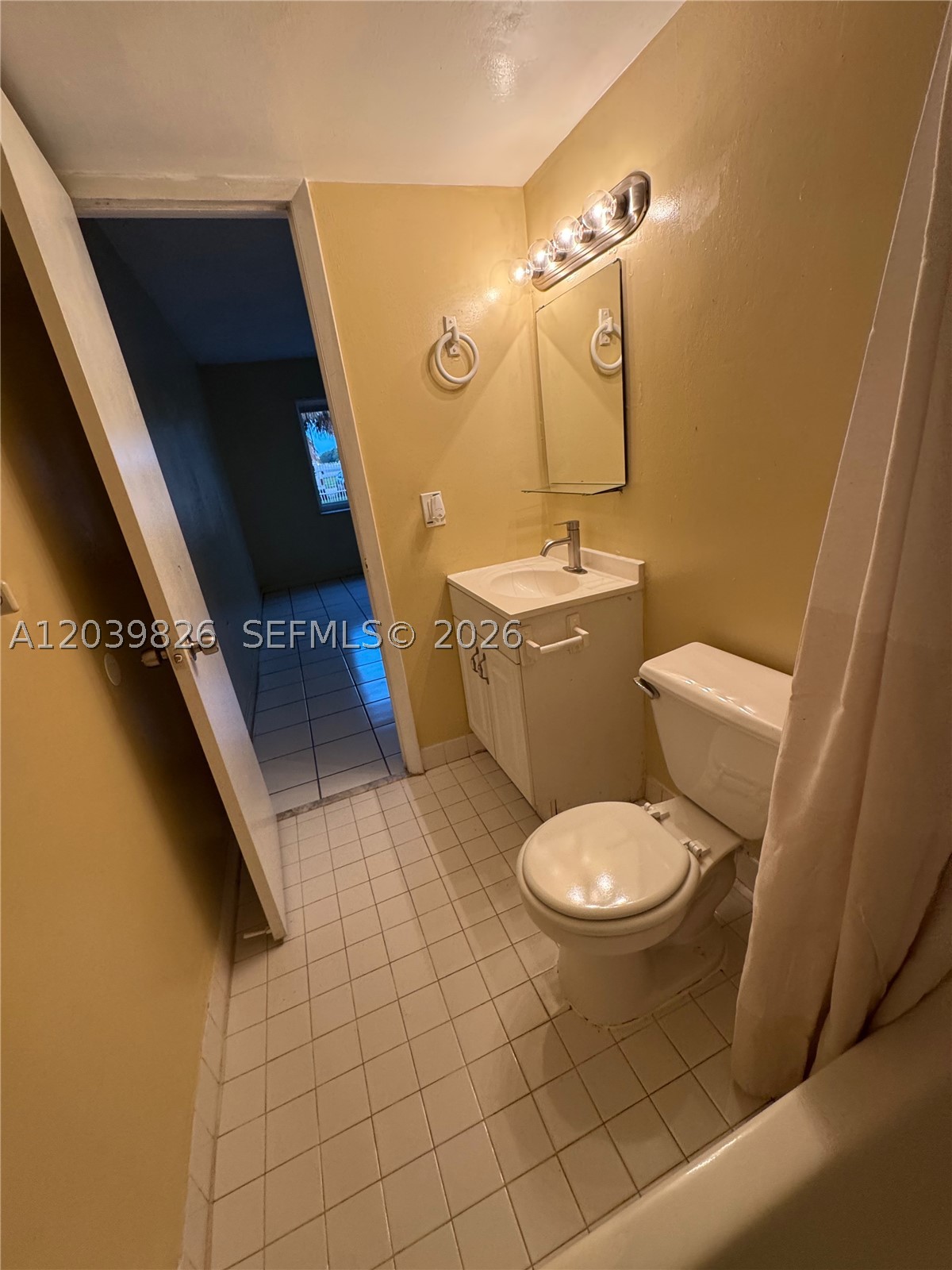 NEW WORLD CONDO APTS IV - Residential