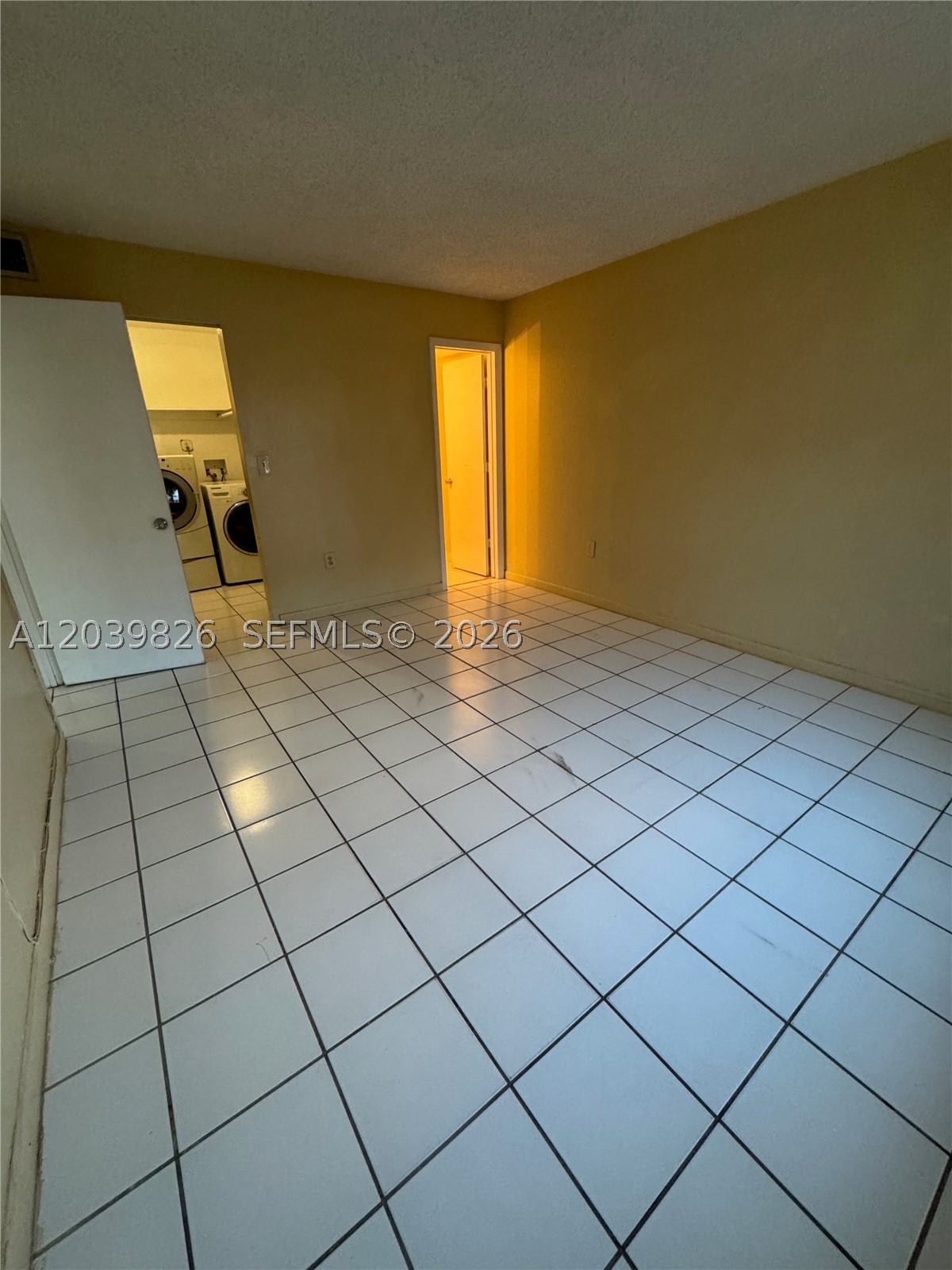 NEW WORLD CONDO APTS IV - Residential