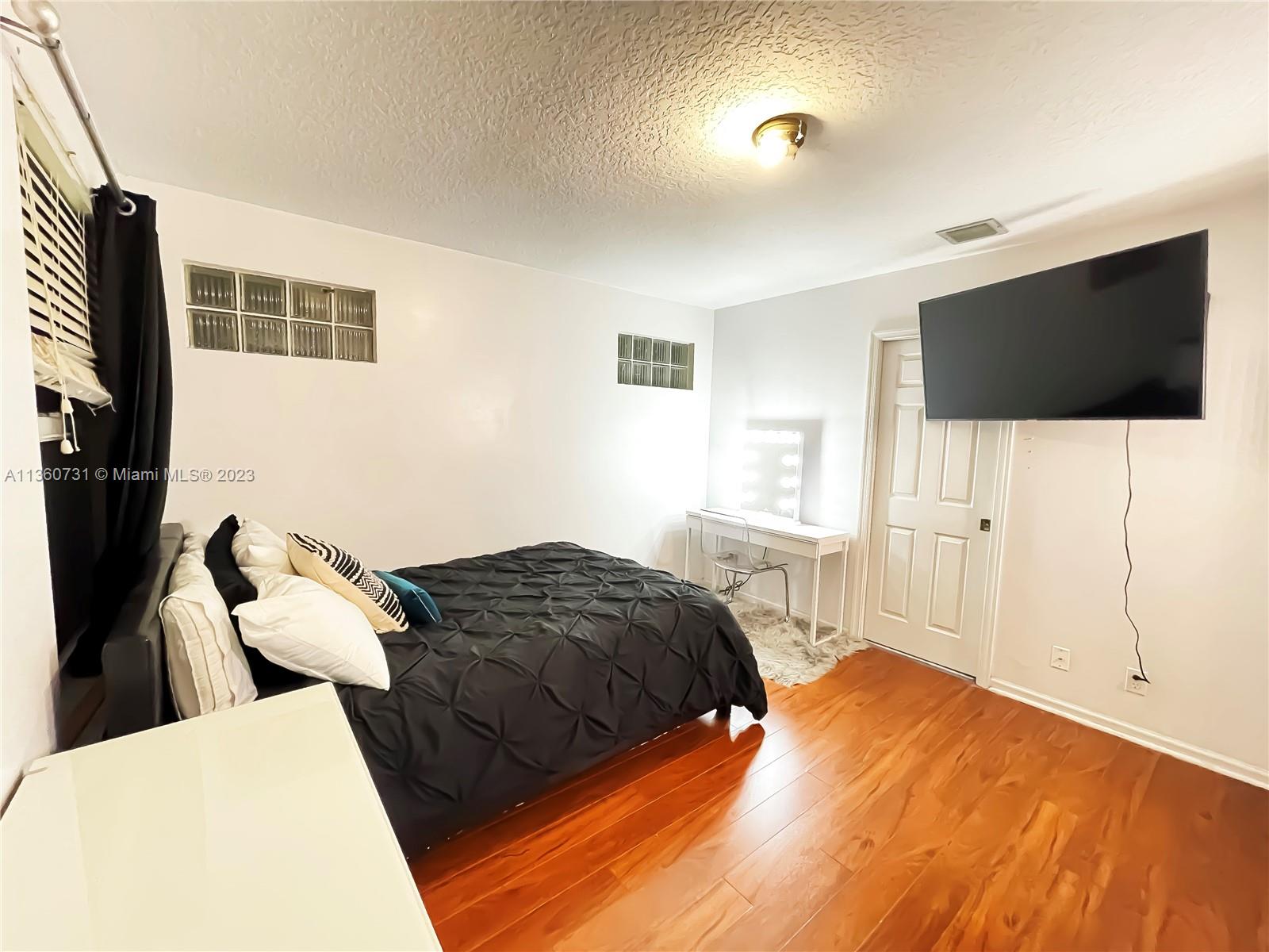 WYNDHAM LAKES CENTRAL - Residential