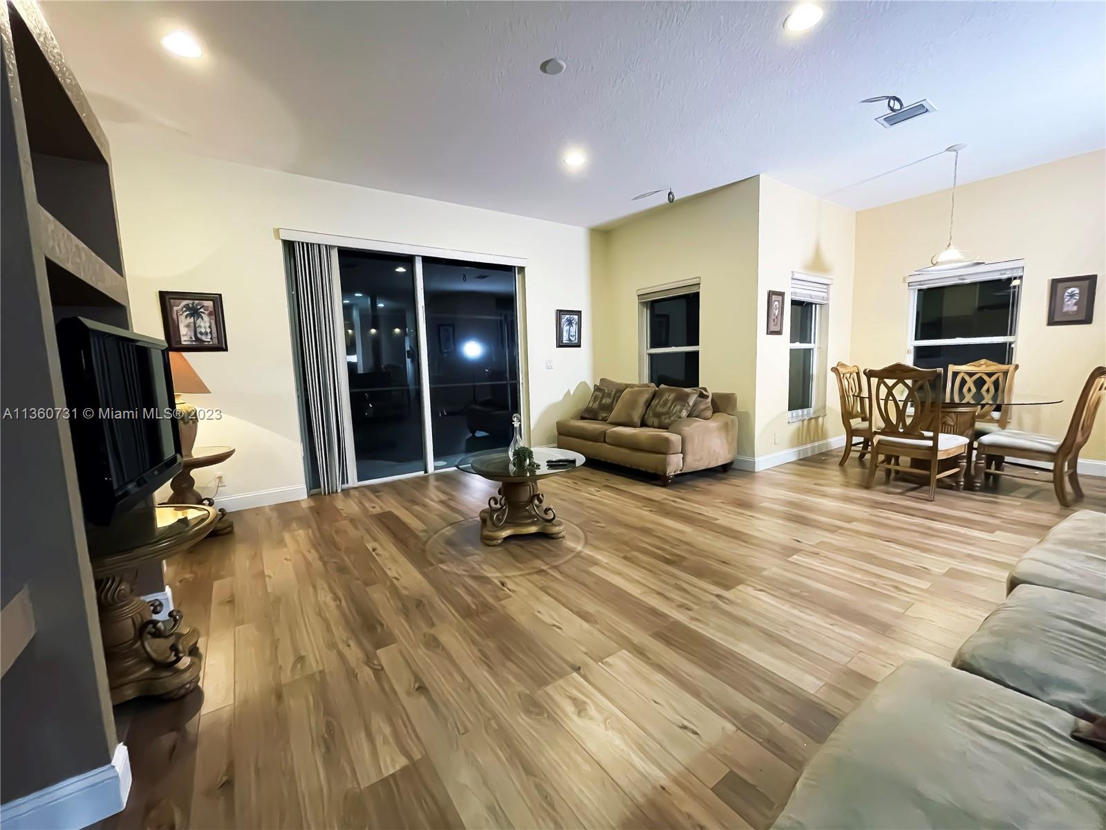 WYNDHAM LAKES CENTRAL - Residential