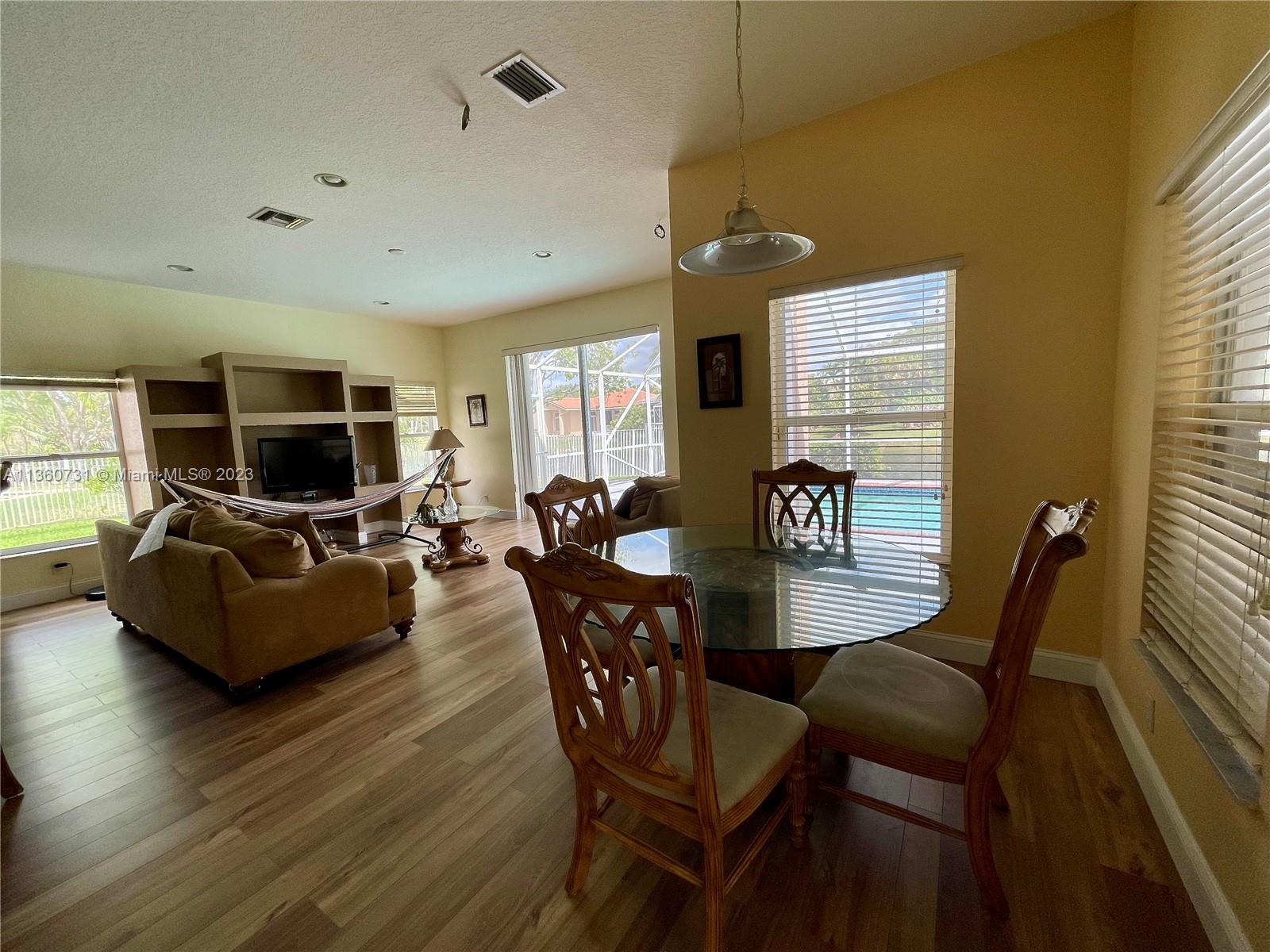 WYNDHAM LAKES CENTRAL - Residential