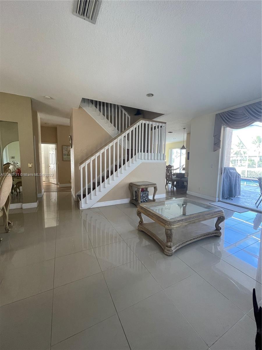 WYNDHAM LAKES CENTRAL - Residential