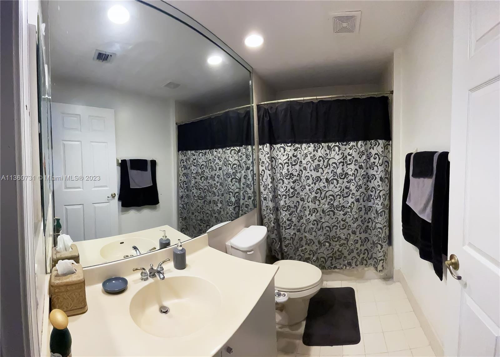 WYNDHAM LAKES CENTRAL - Residential
