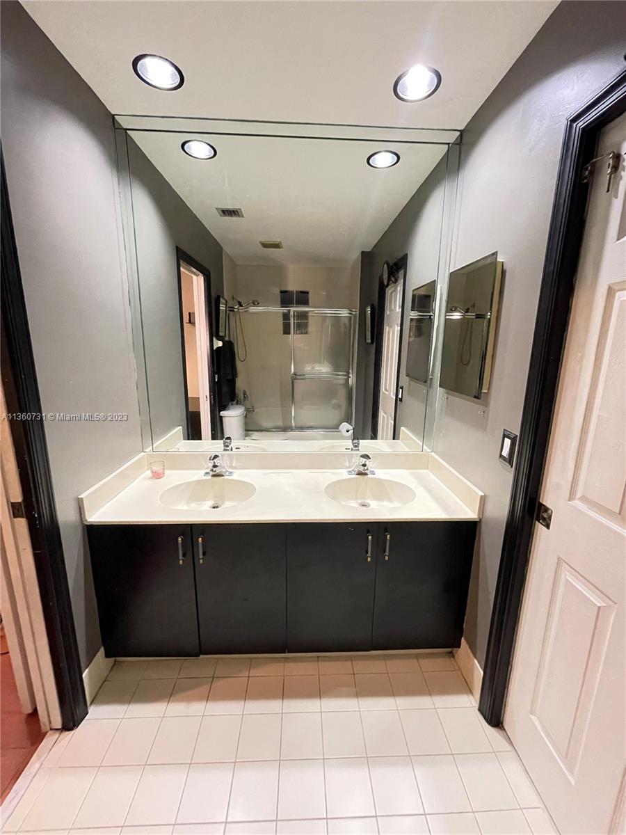 WYNDHAM LAKES CENTRAL - Residential
