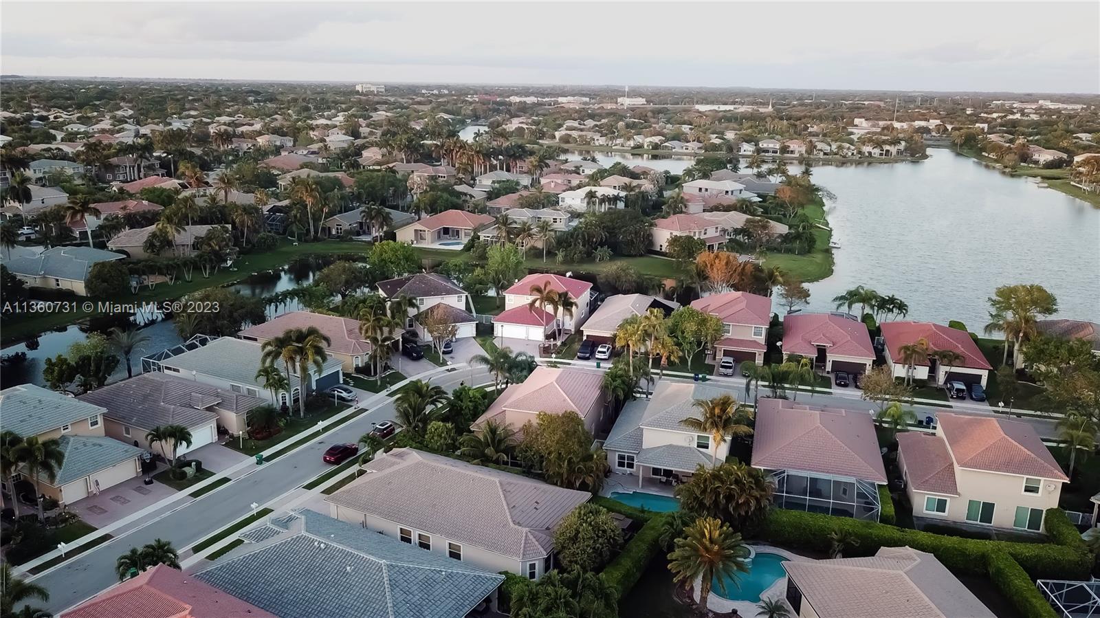 WYNDHAM LAKES CENTRAL - Residential