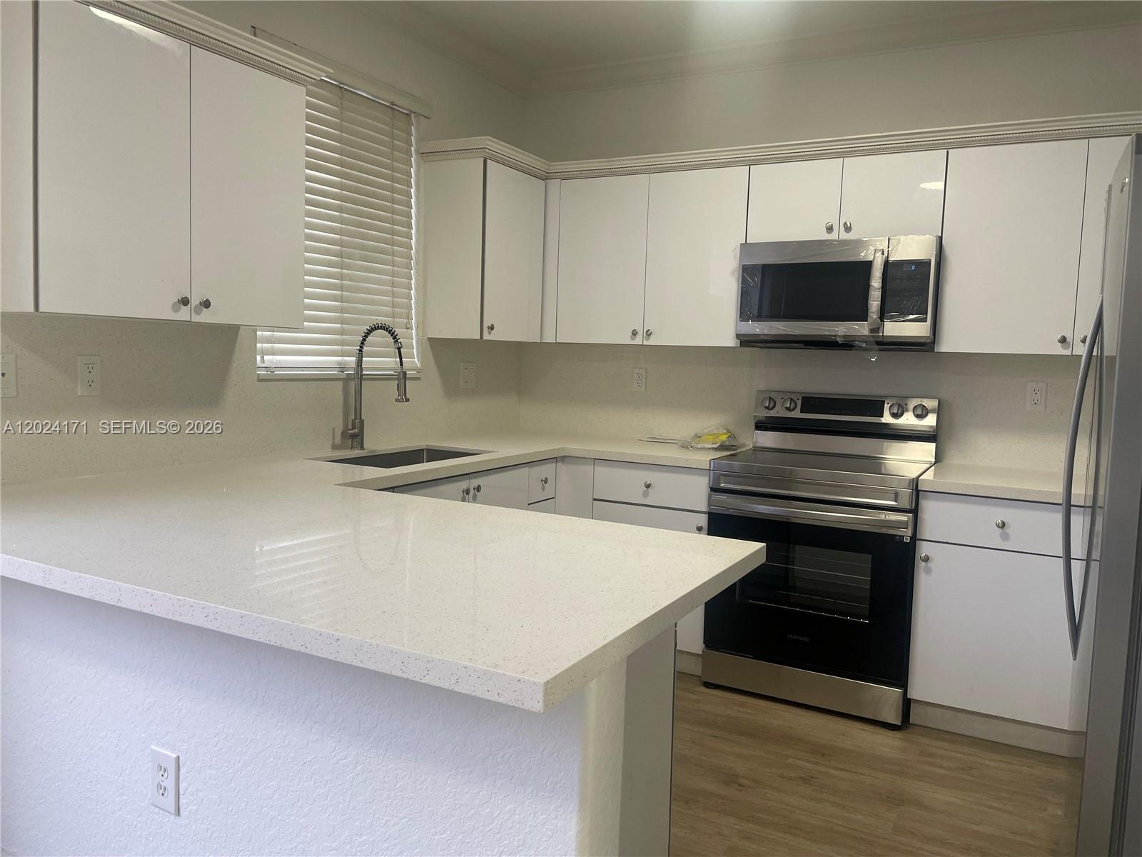 SHOMA VILLAS I AT COUNTRY - Residential Lease
