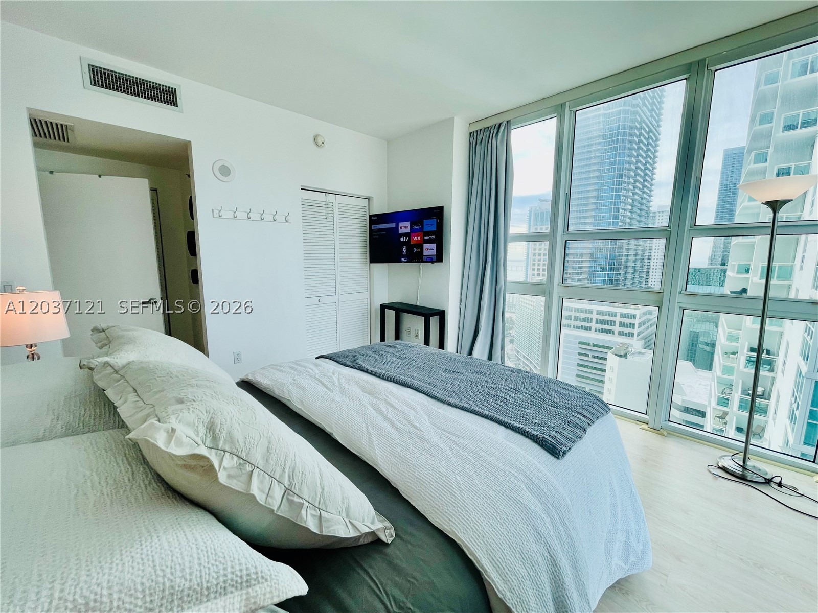 THE PLAZA 851 BRICKELL CO - Residential Lease