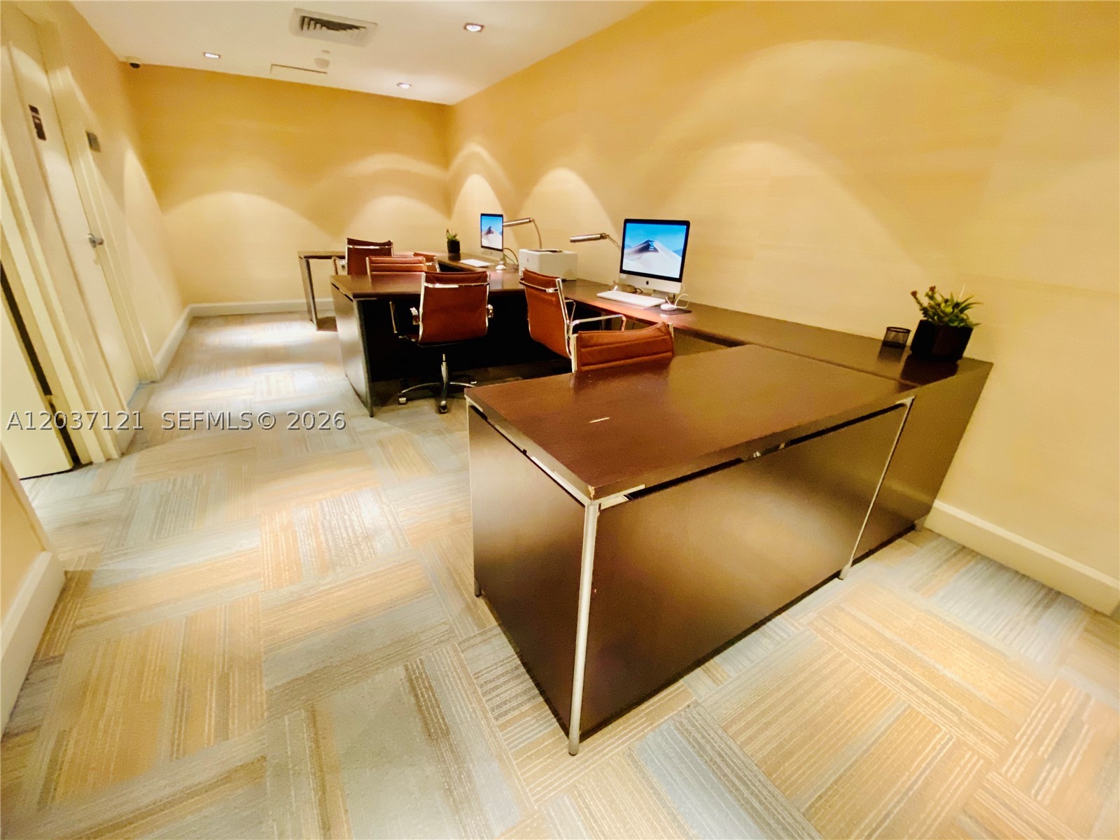 THE PLAZA 851 BRICKELL CO - Residential Lease