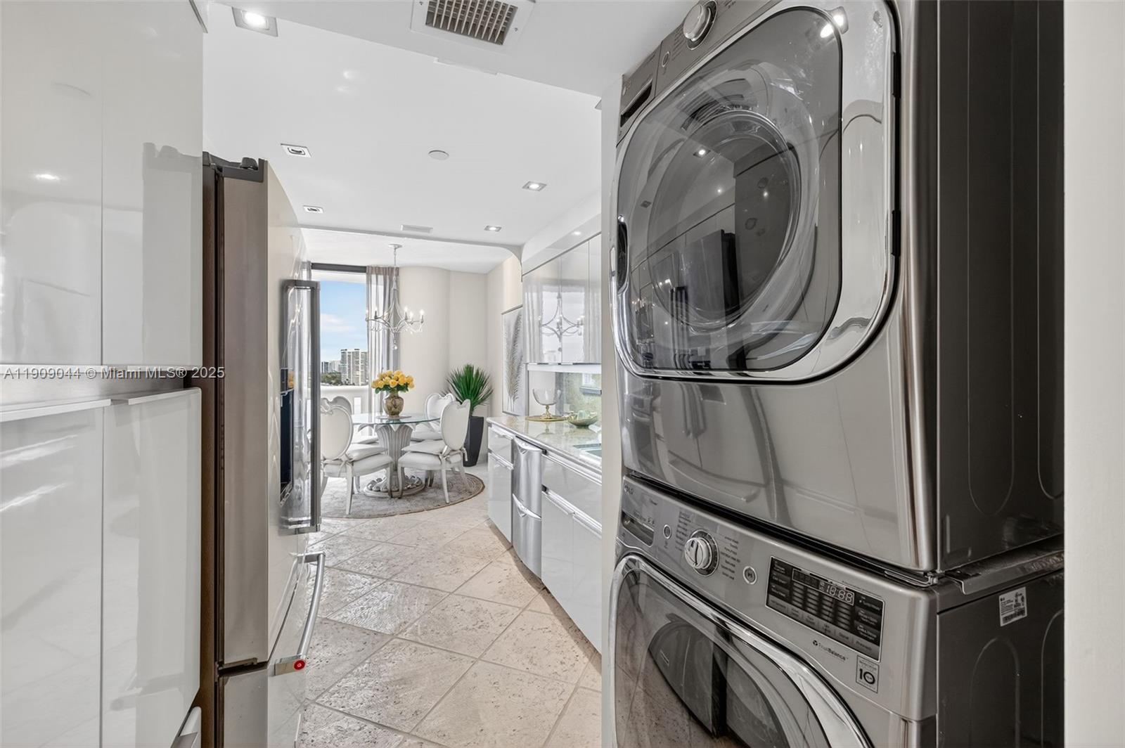 3000 ISL BLVD WILLIAMS IS - Residential