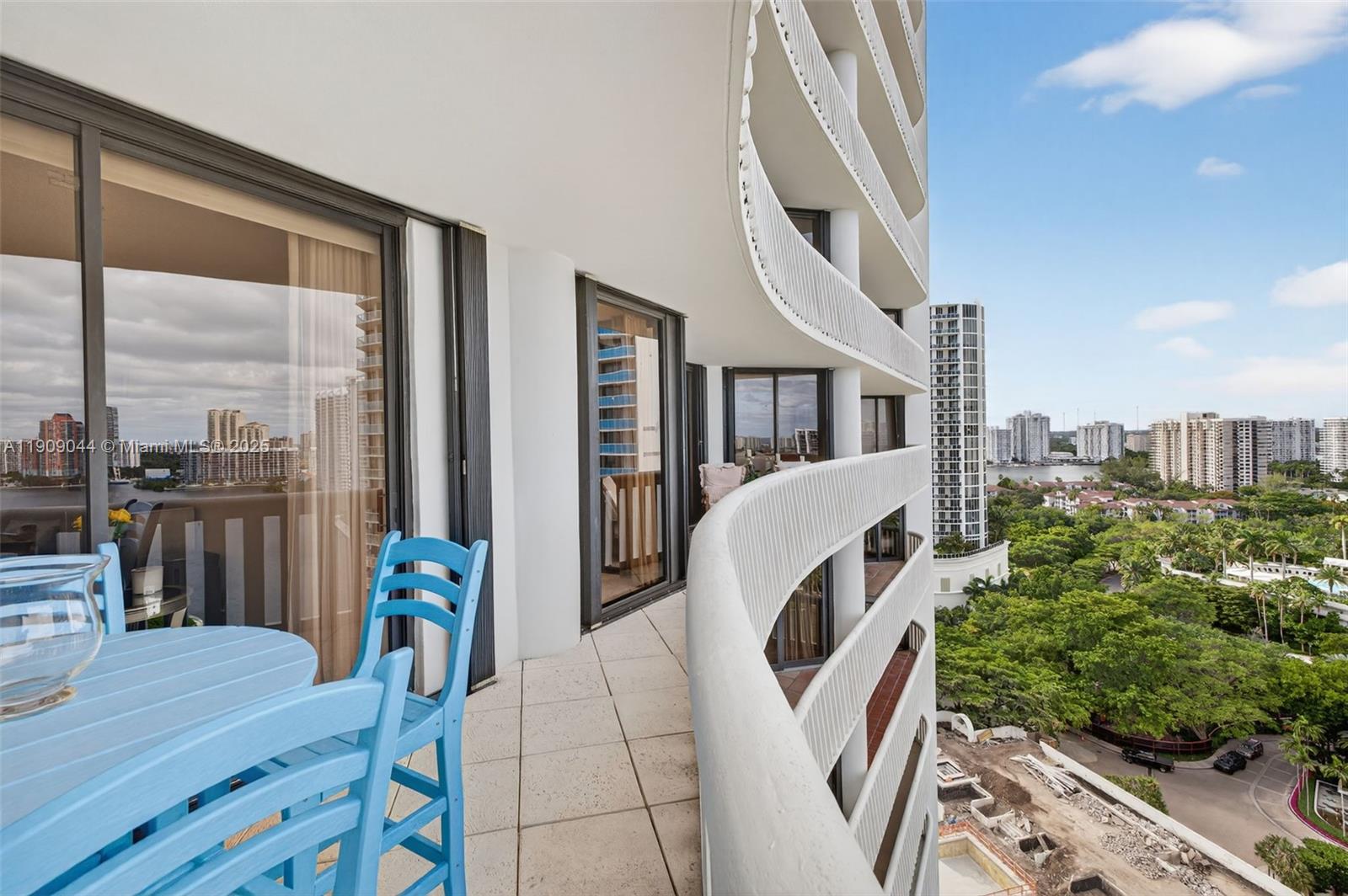 3000 ISL BLVD WILLIAMS IS - Residential