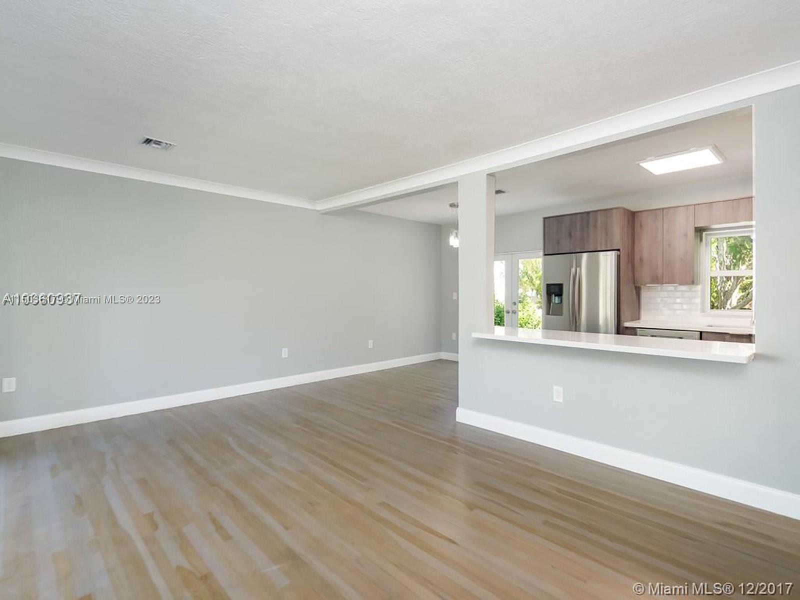 HOLLYWOOD PLACE 7-6 - Residential