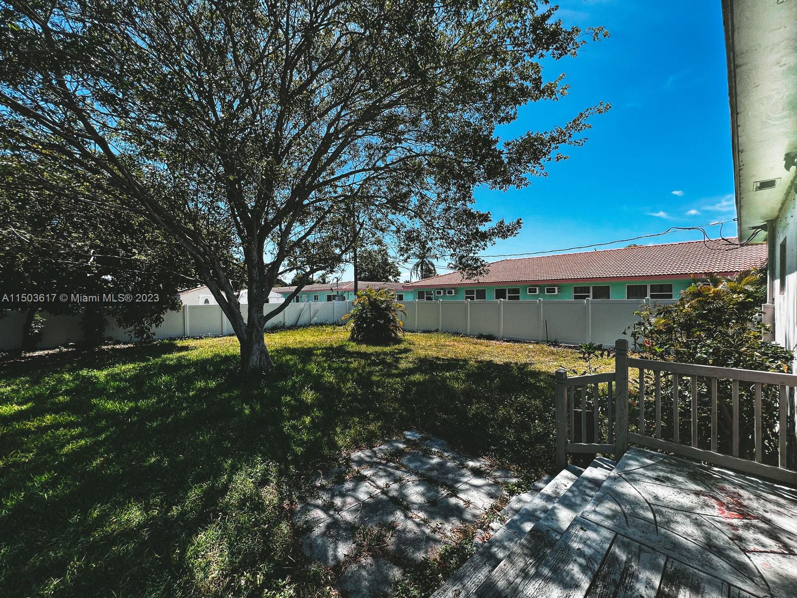 HOLLYWOOD PLACE 7-6 - Residential