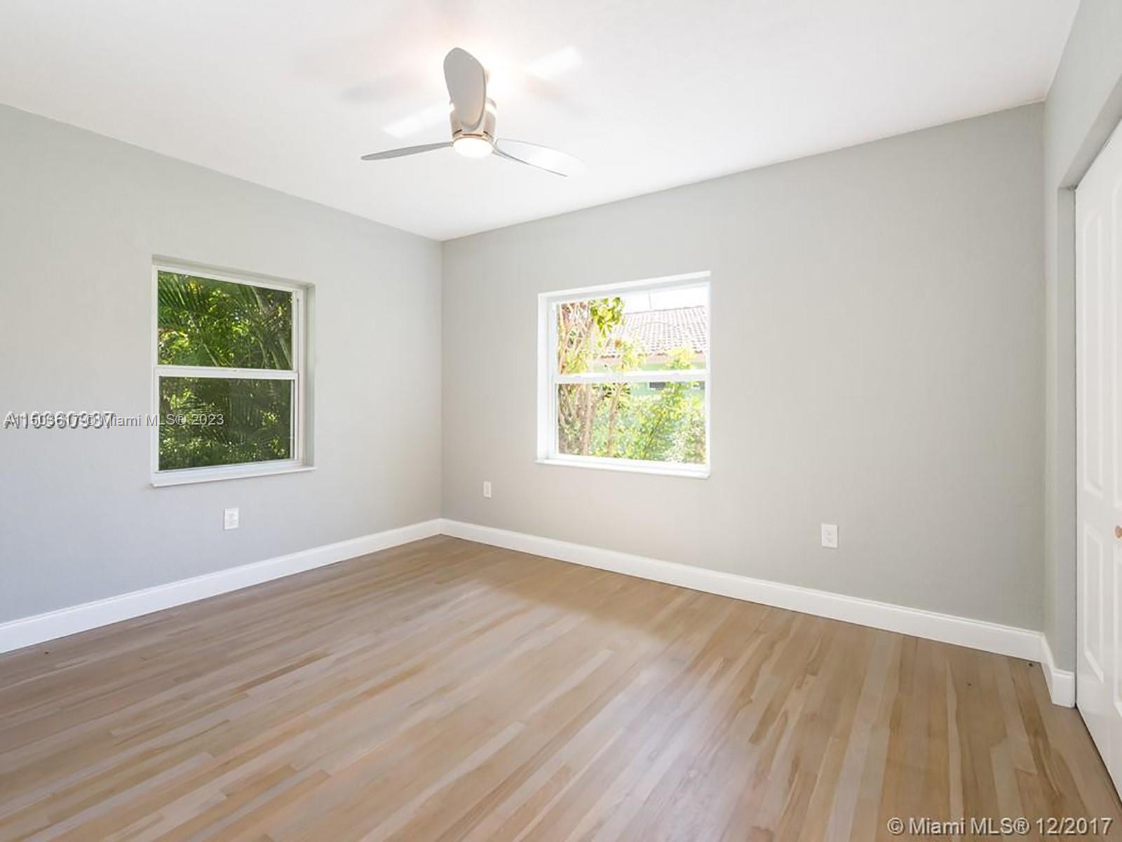 HOLLYWOOD PLACE 7-6 - Residential
