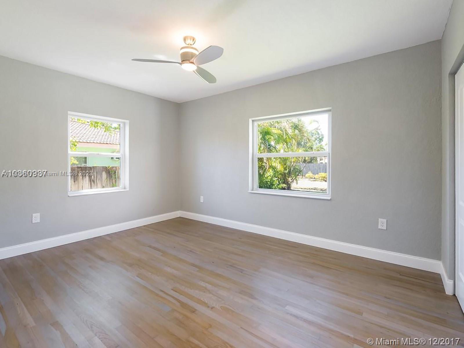 HOLLYWOOD PLACE 7-6 - Residential