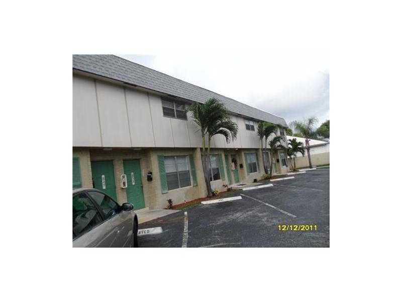 THE TOWNHOUSES OF PLANTAT - Residential Lease