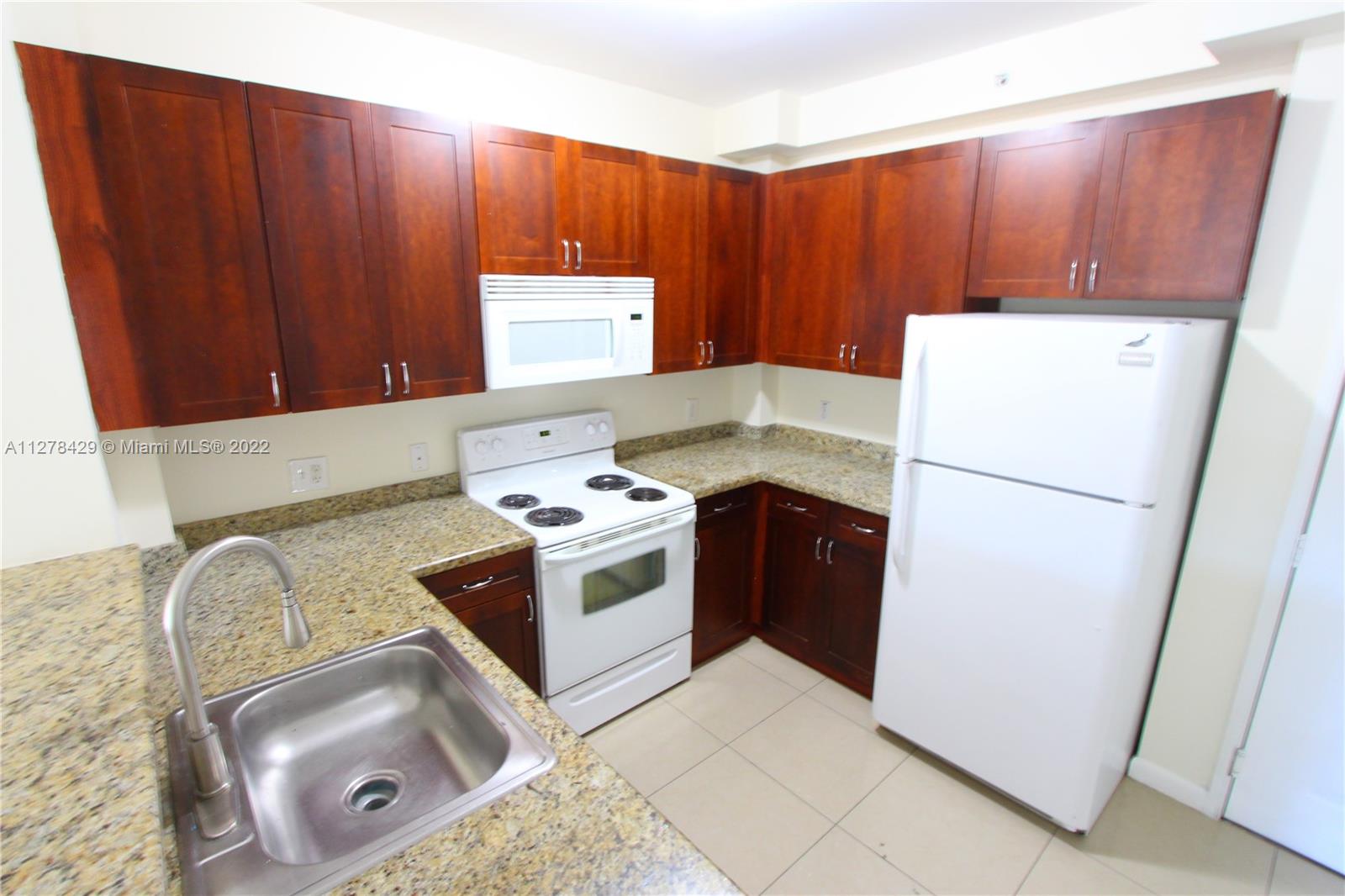 11 54 41 AVACADO PARK - Residential Lease