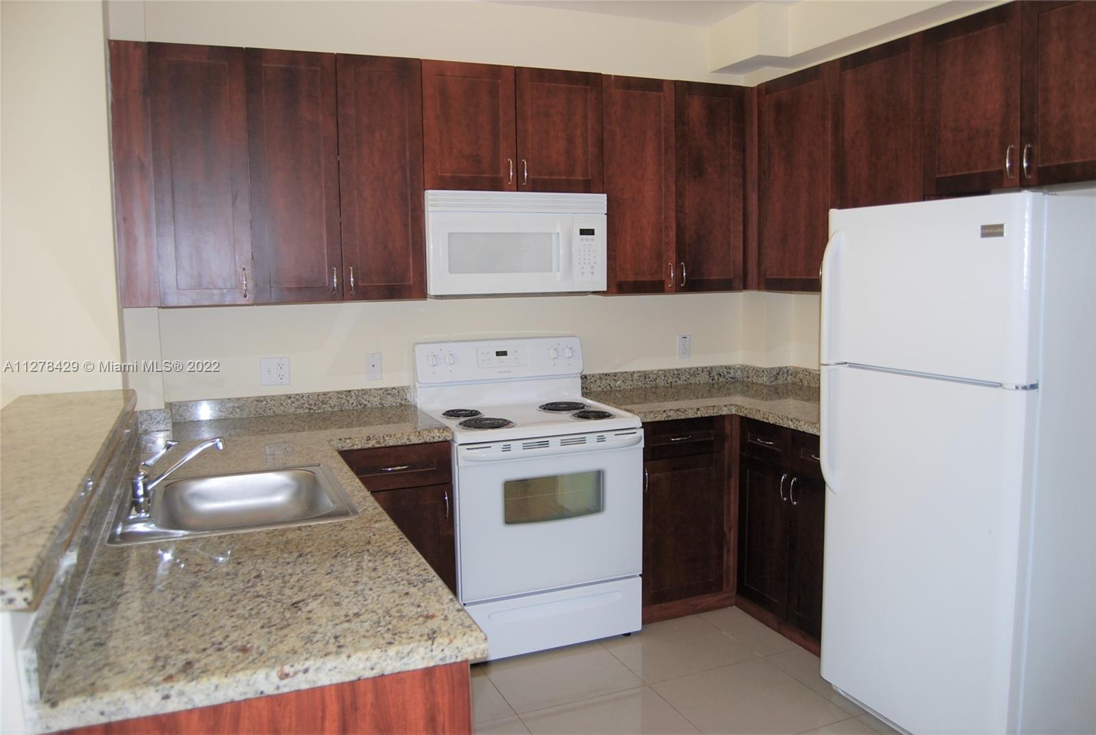 11 54 41 AVACADO PARK - Residential Lease