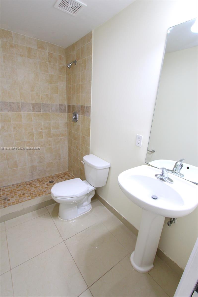 11 54 41 AVACADO PARK - Residential Lease