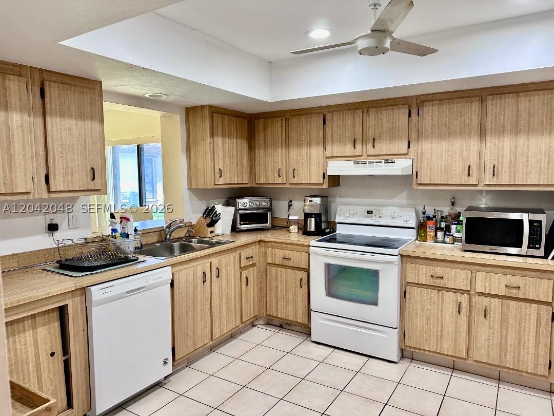 MEADOWS OF CRYSTAL LAKE - Residential