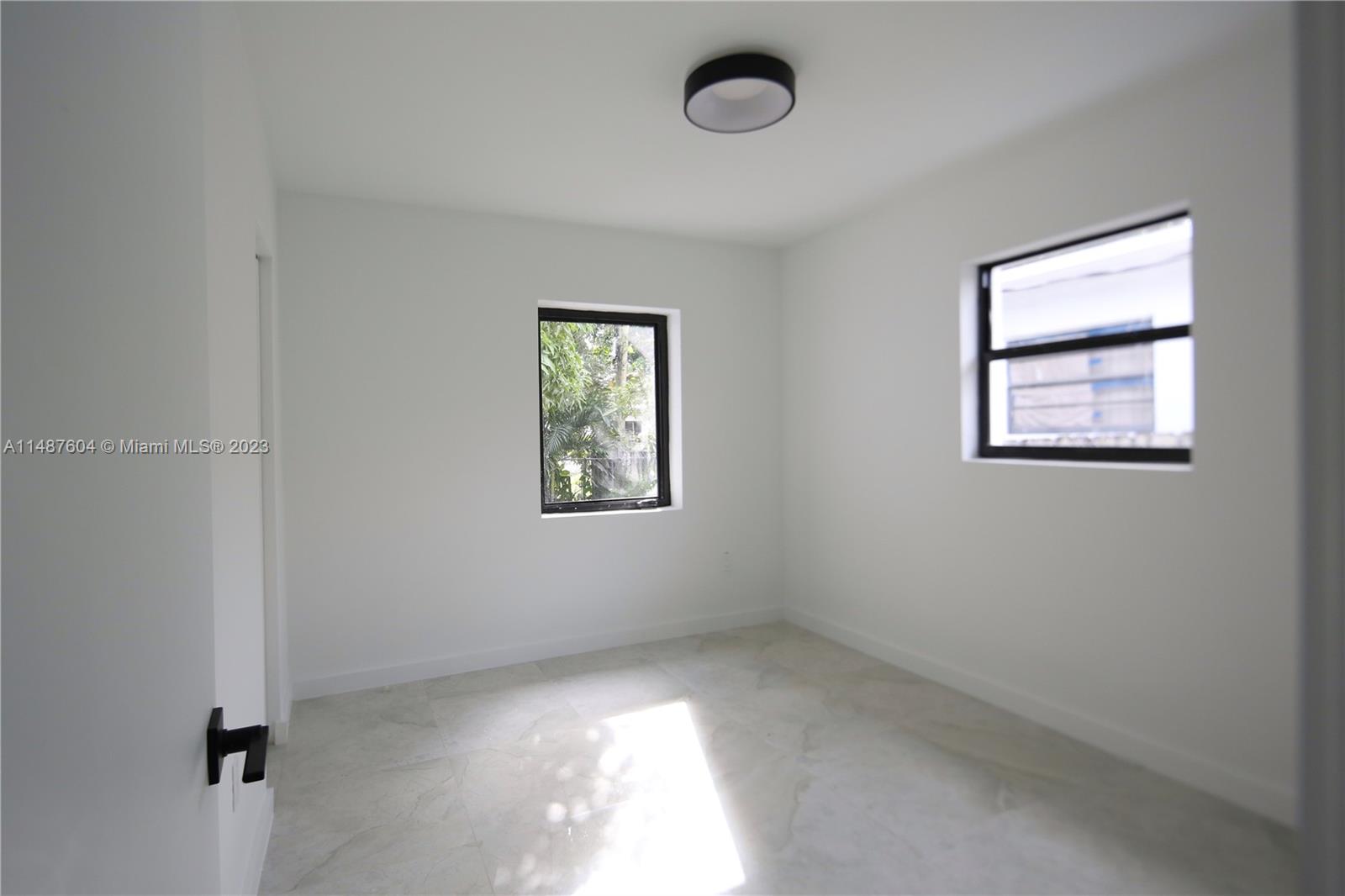 17TH AVE MANOR - Residential Income