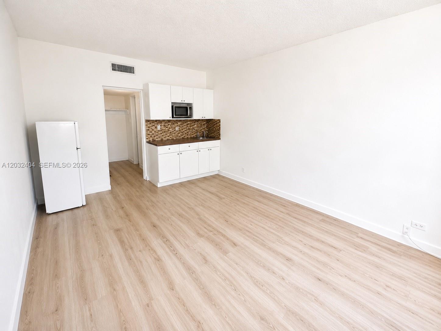 DIPLOMAT GOLF & RACQUET C - Residential