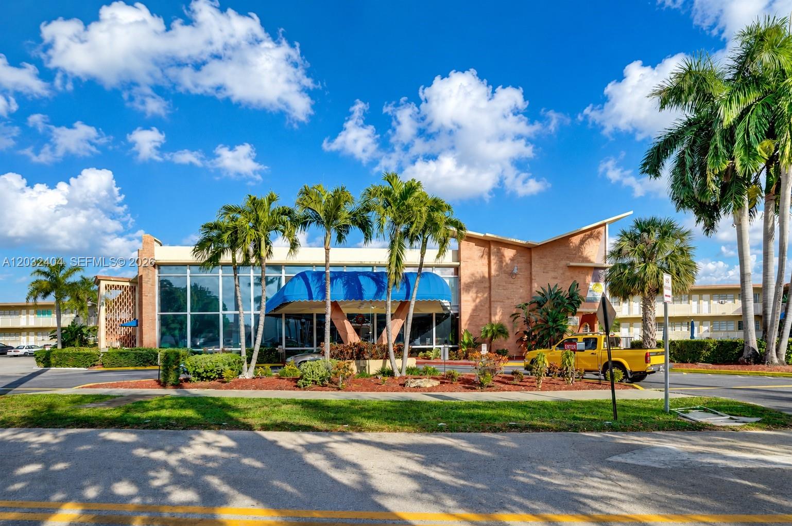 DIPLOMAT GOLF & RACQUET C - Residential