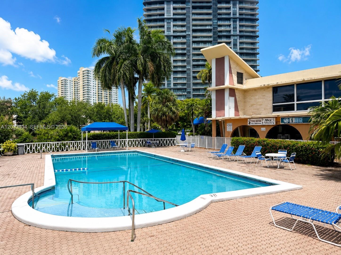 DIPLOMAT GOLF & RACQUET C - Residential