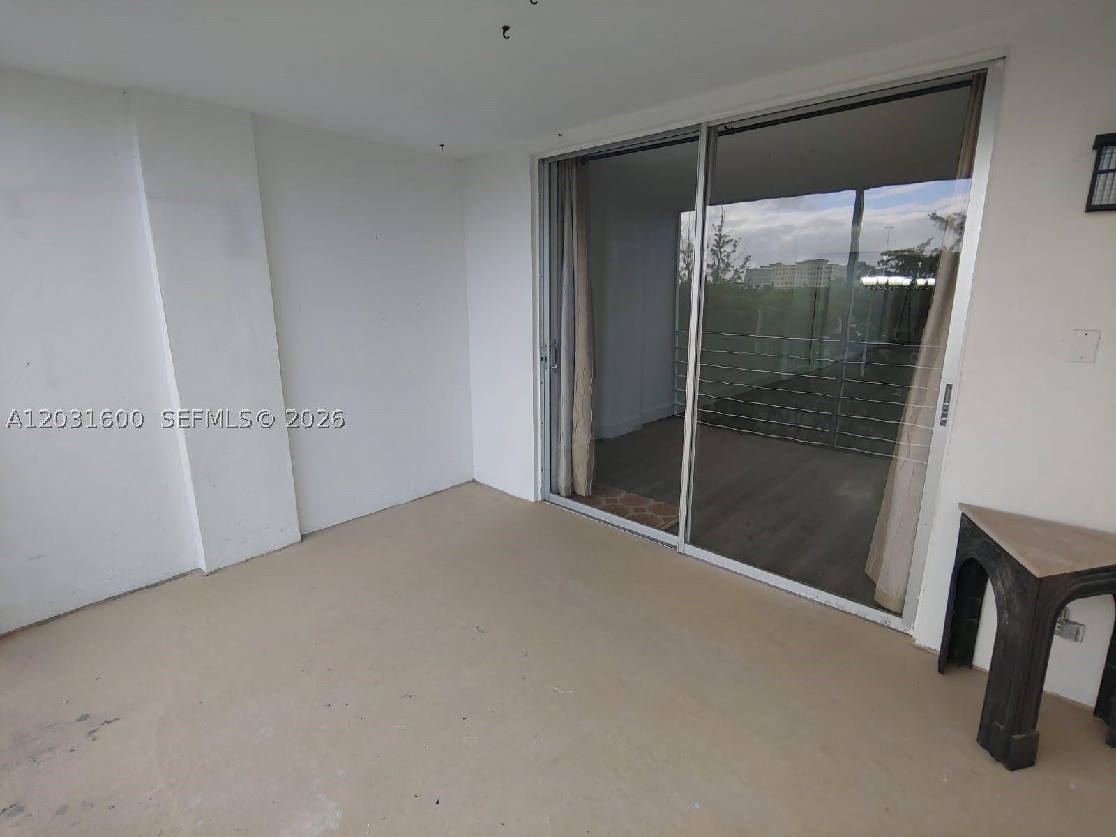 EASTERN SHORES WHITE HOUS - Residential