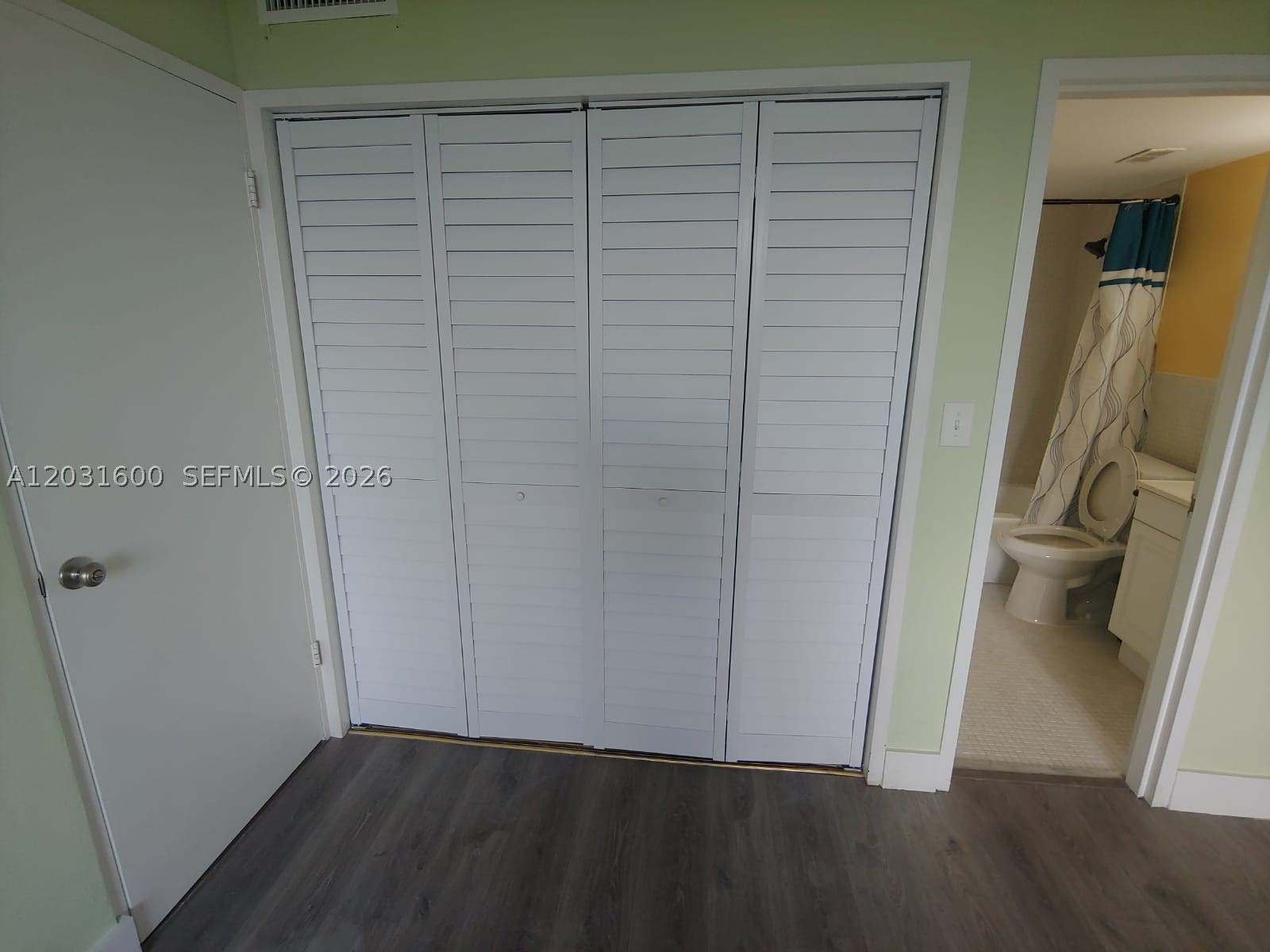 EASTERN SHORES WHITE HOUS - Residential