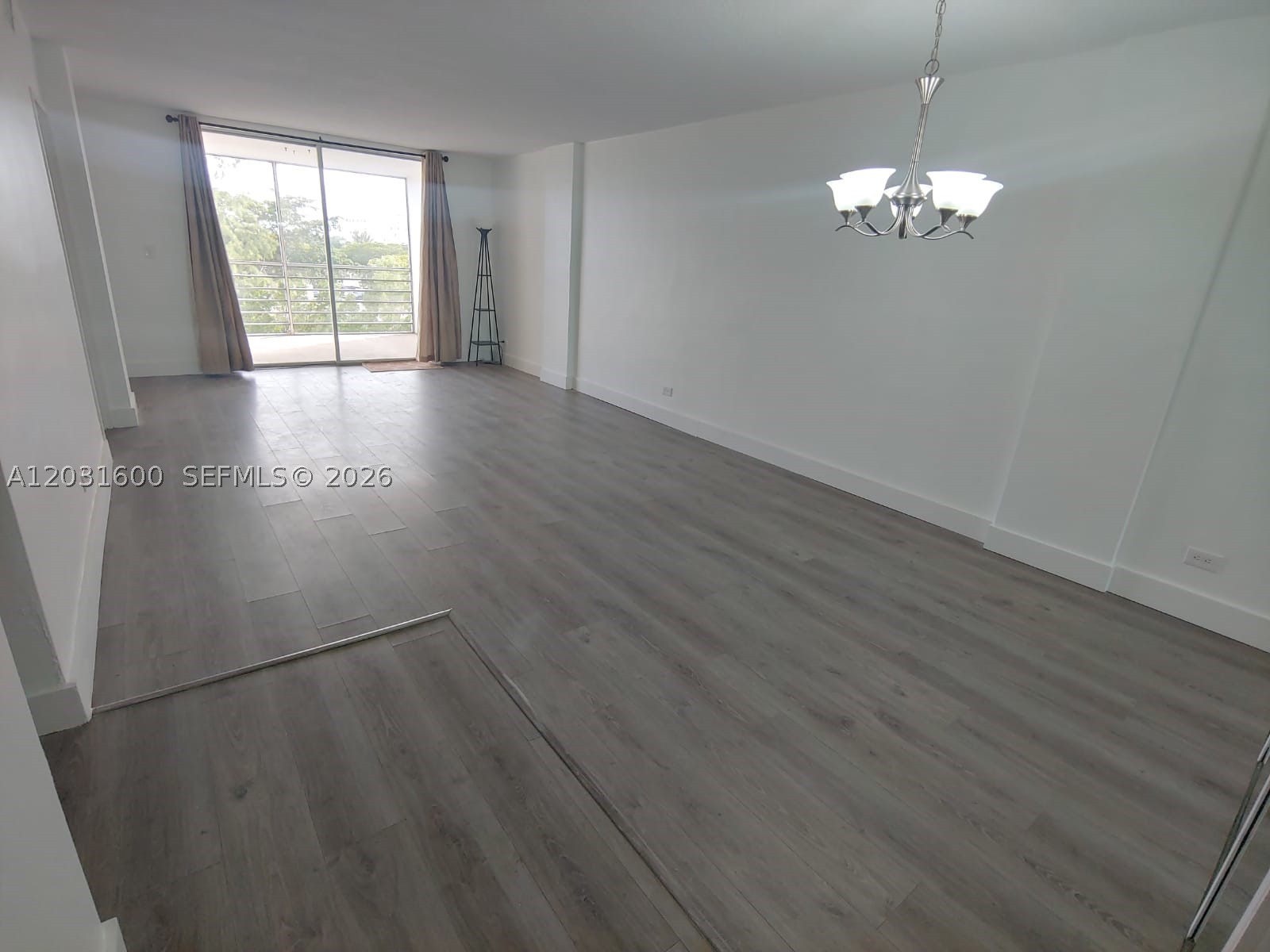 EASTERN SHORES WHITE HOUS - Residential