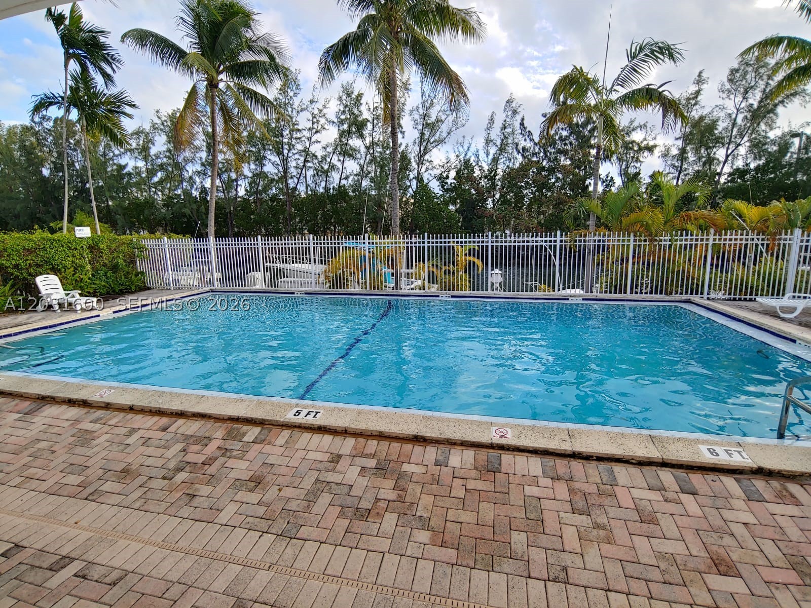 EASTERN SHORES WHITE HOUS - Residential