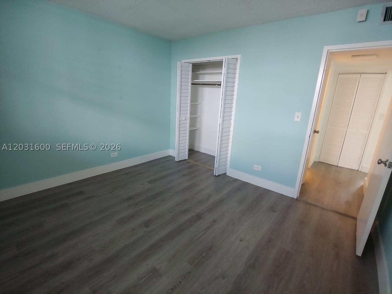 EASTERN SHORES WHITE HOUS - Residential