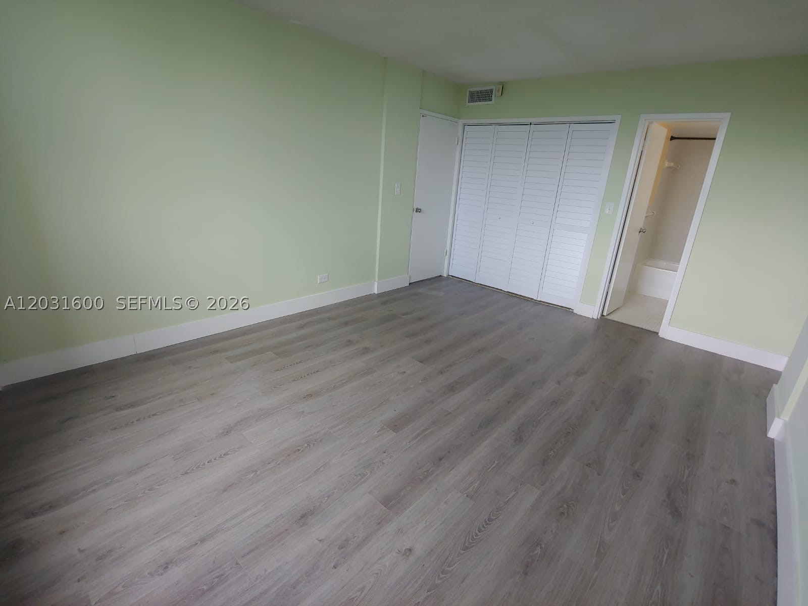 EASTERN SHORES WHITE HOUS - Residential