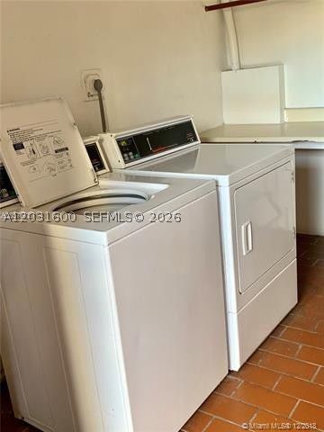 EASTERN SHORES WHITE HOUS - Residential