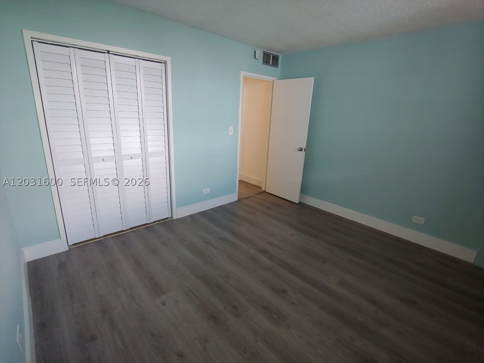 EASTERN SHORES WHITE HOUS - Residential