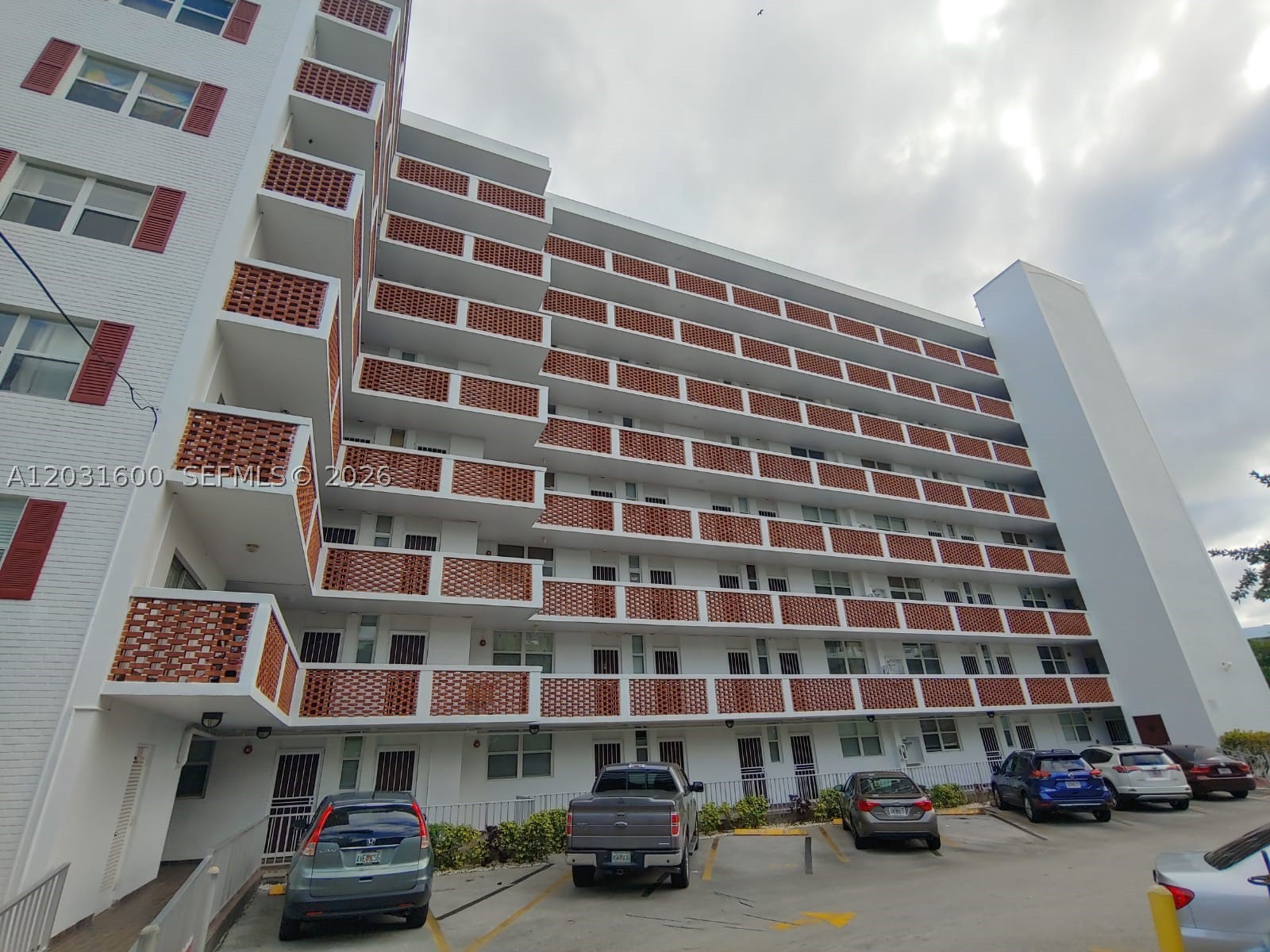 EASTERN SHORES WHITE HOUS - Residential