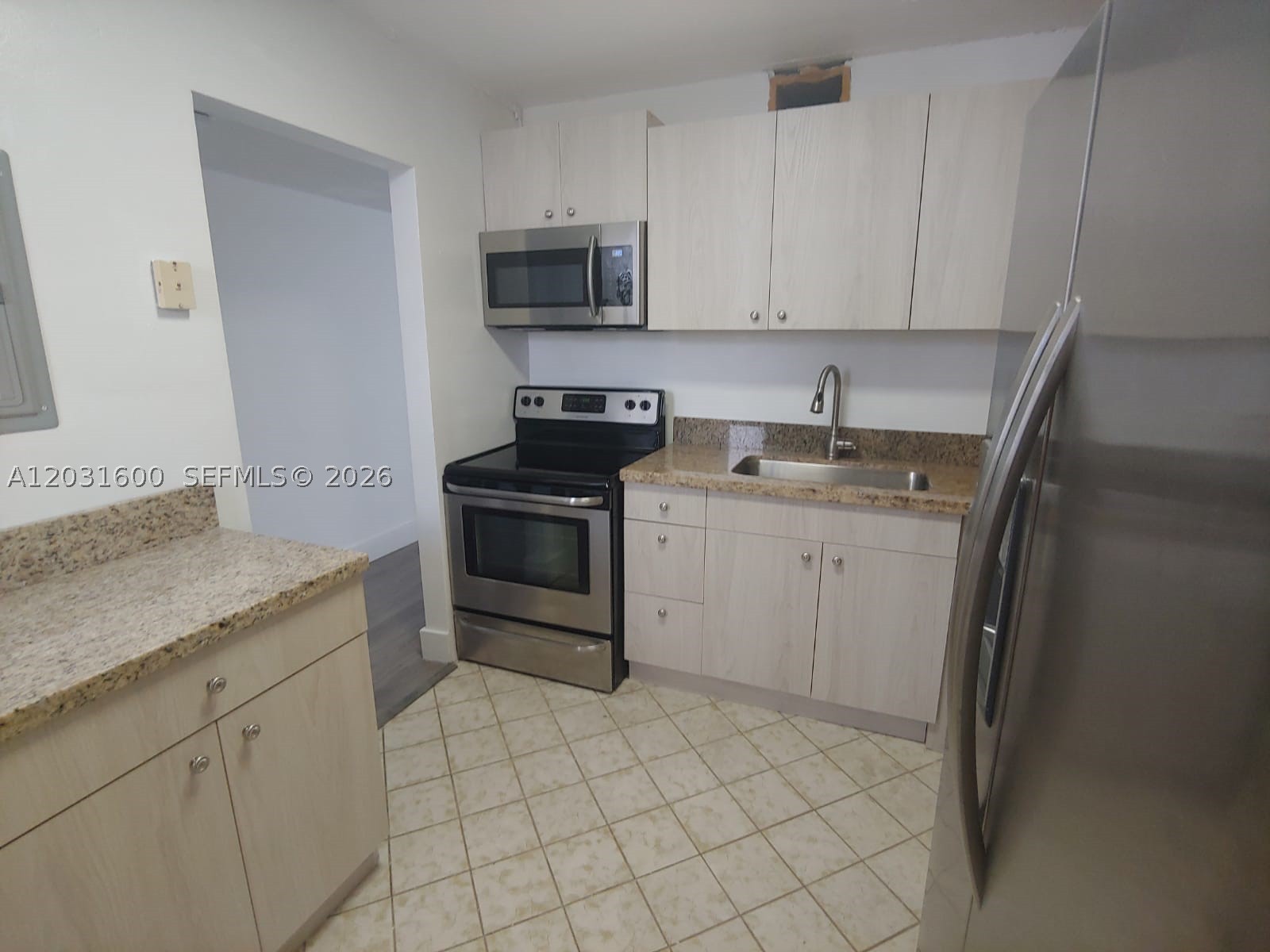 EASTERN SHORES WHITE HOUS - Residential