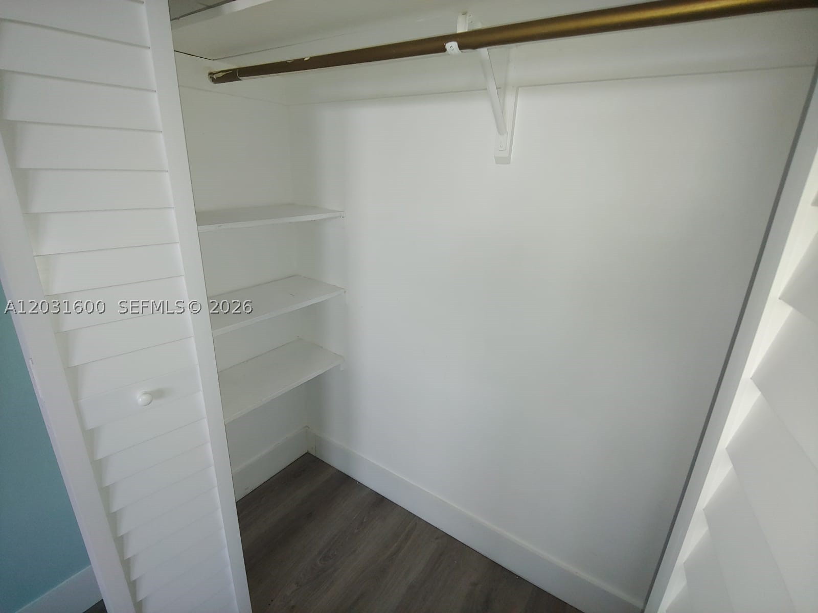 EASTERN SHORES WHITE HOUS - Residential
