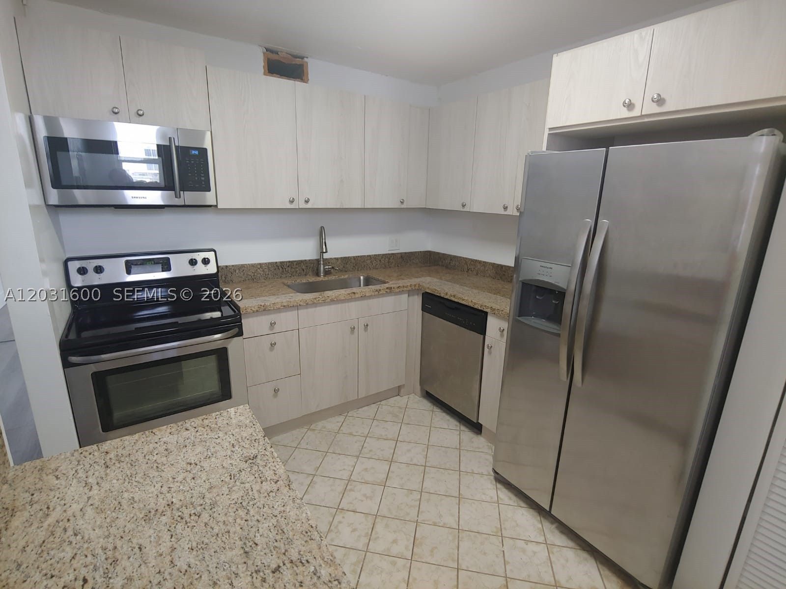 EASTERN SHORES WHITE HOUS - Residential