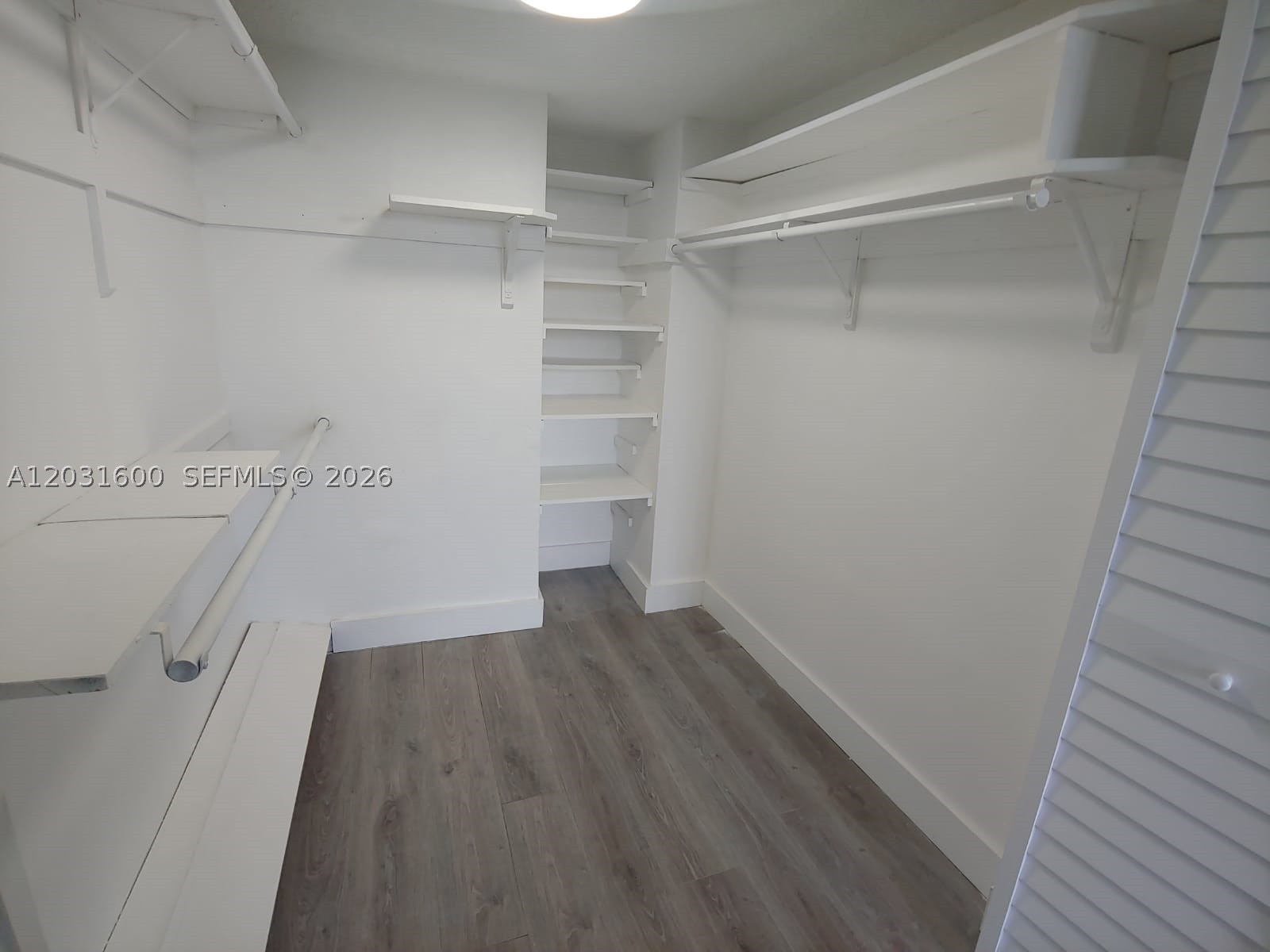 EASTERN SHORES WHITE HOUS - Residential