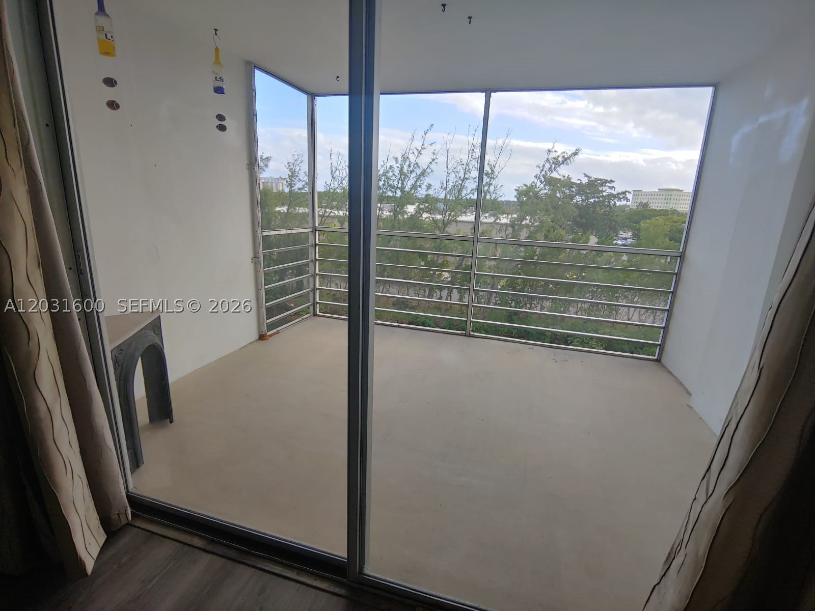 EASTERN SHORES WHITE HOUS - Residential