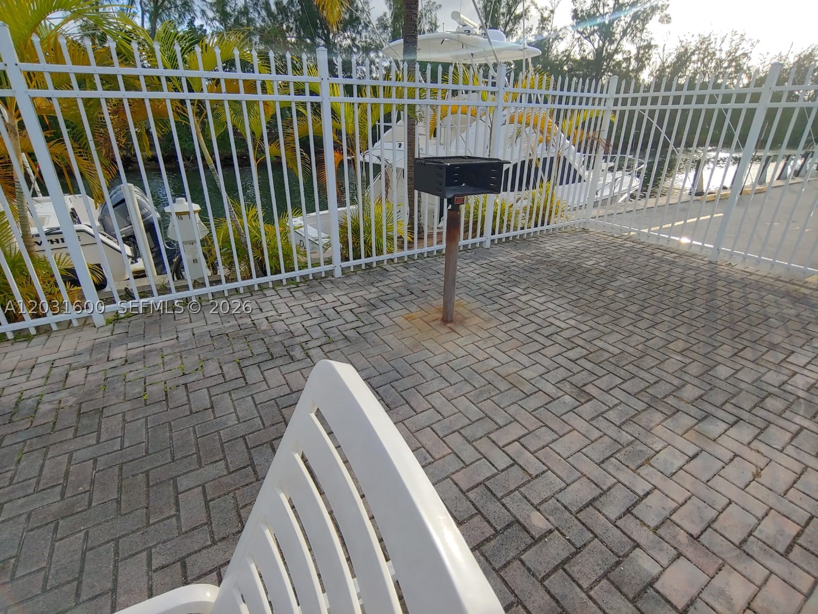 EASTERN SHORES WHITE HOUS - Residential