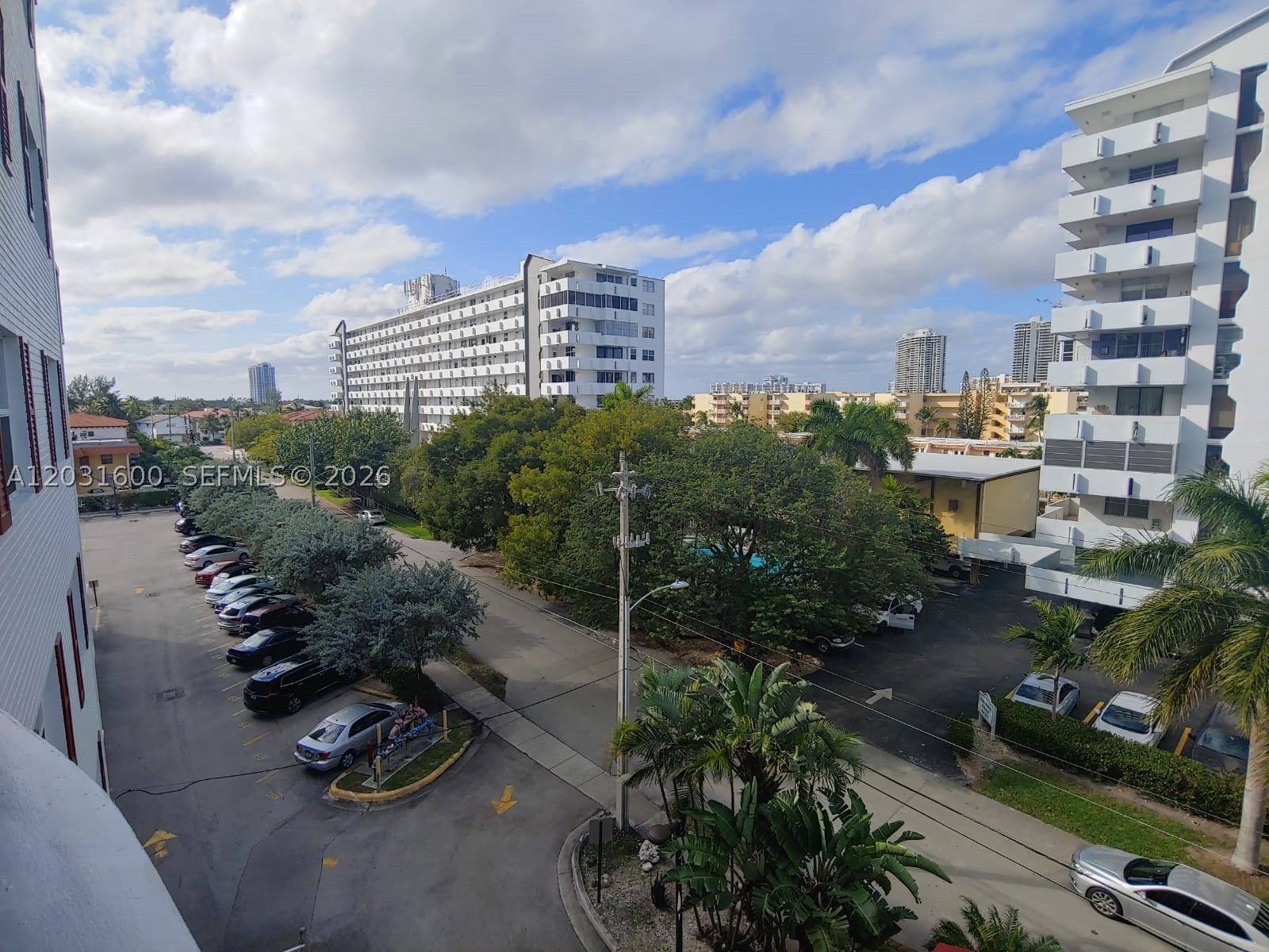 EASTERN SHORES WHITE HOUS - Residential