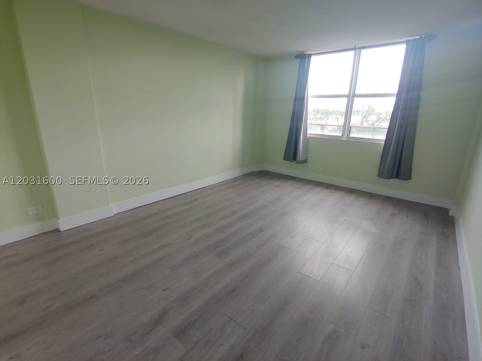 EASTERN SHORES WHITE HOUS - Residential
