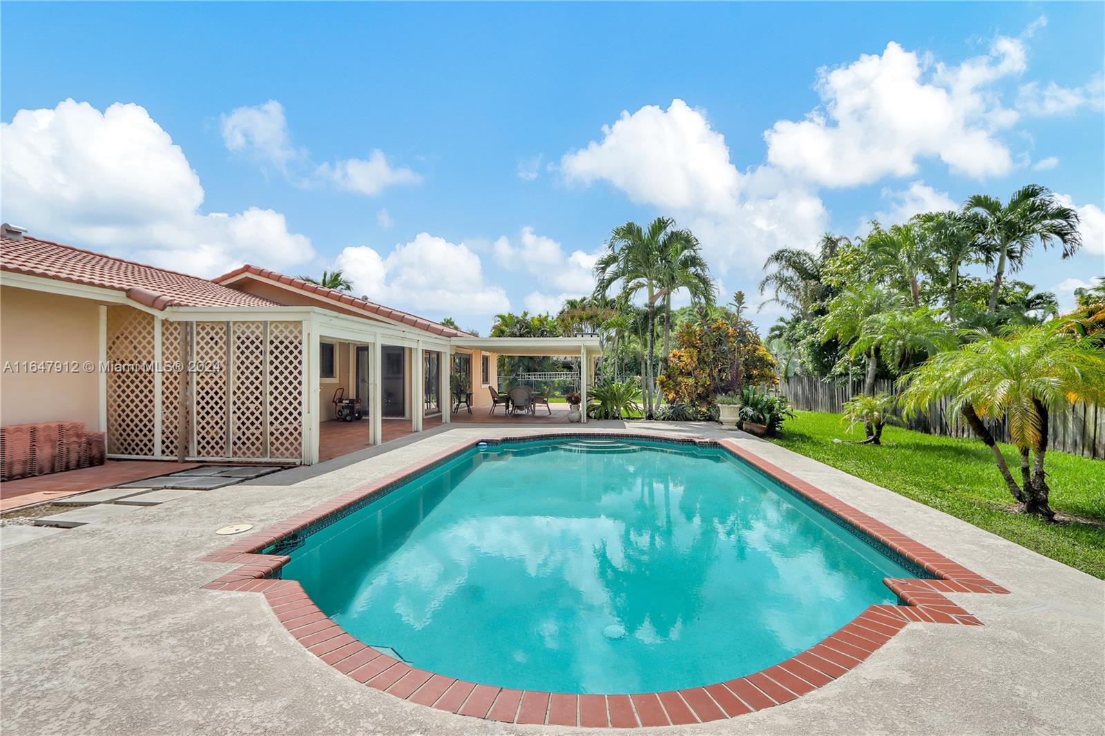 PINE SHORE SEC FIVE - Residential
