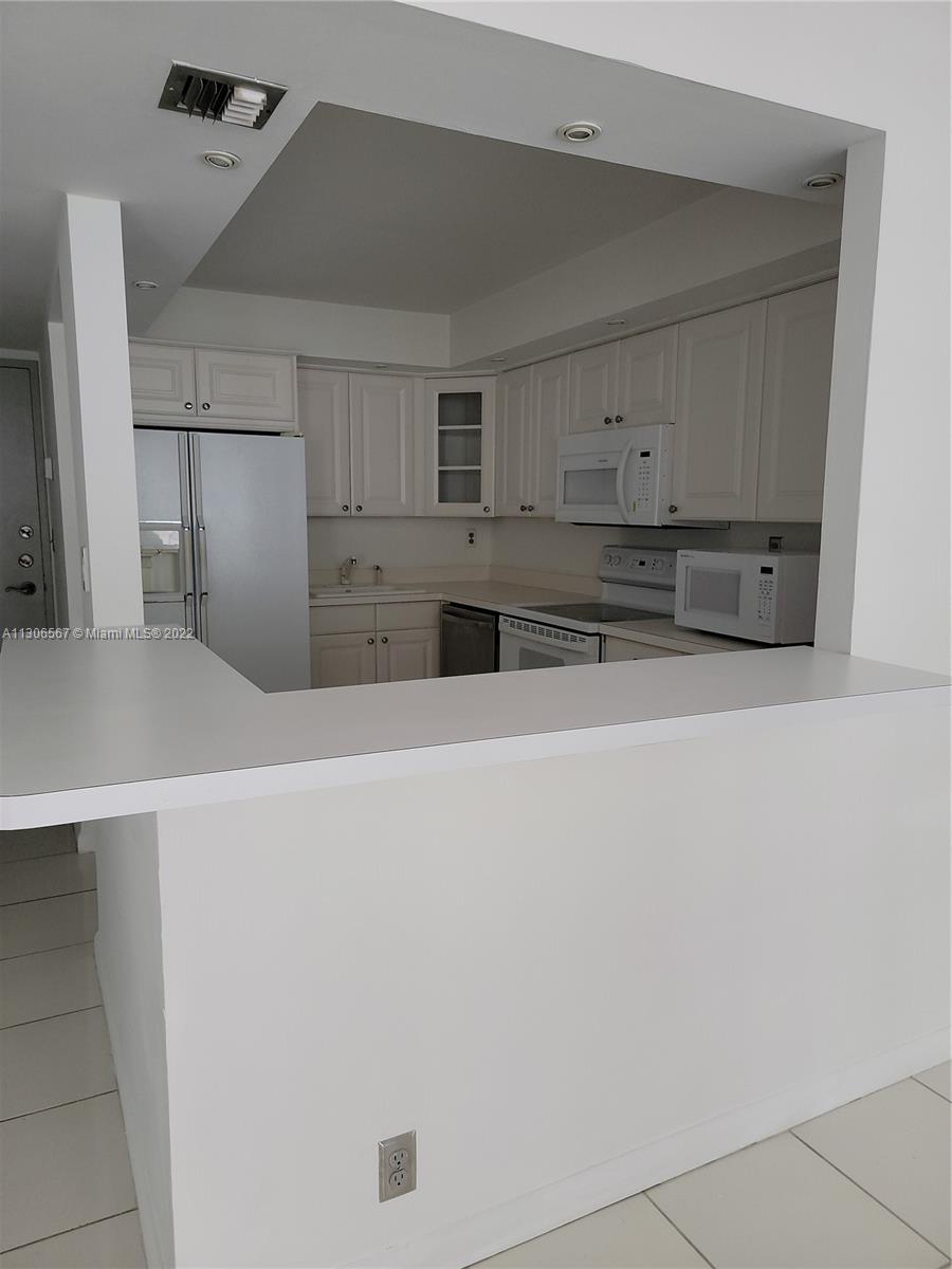 BRICKELL PLACE CONDO - Residential Lease