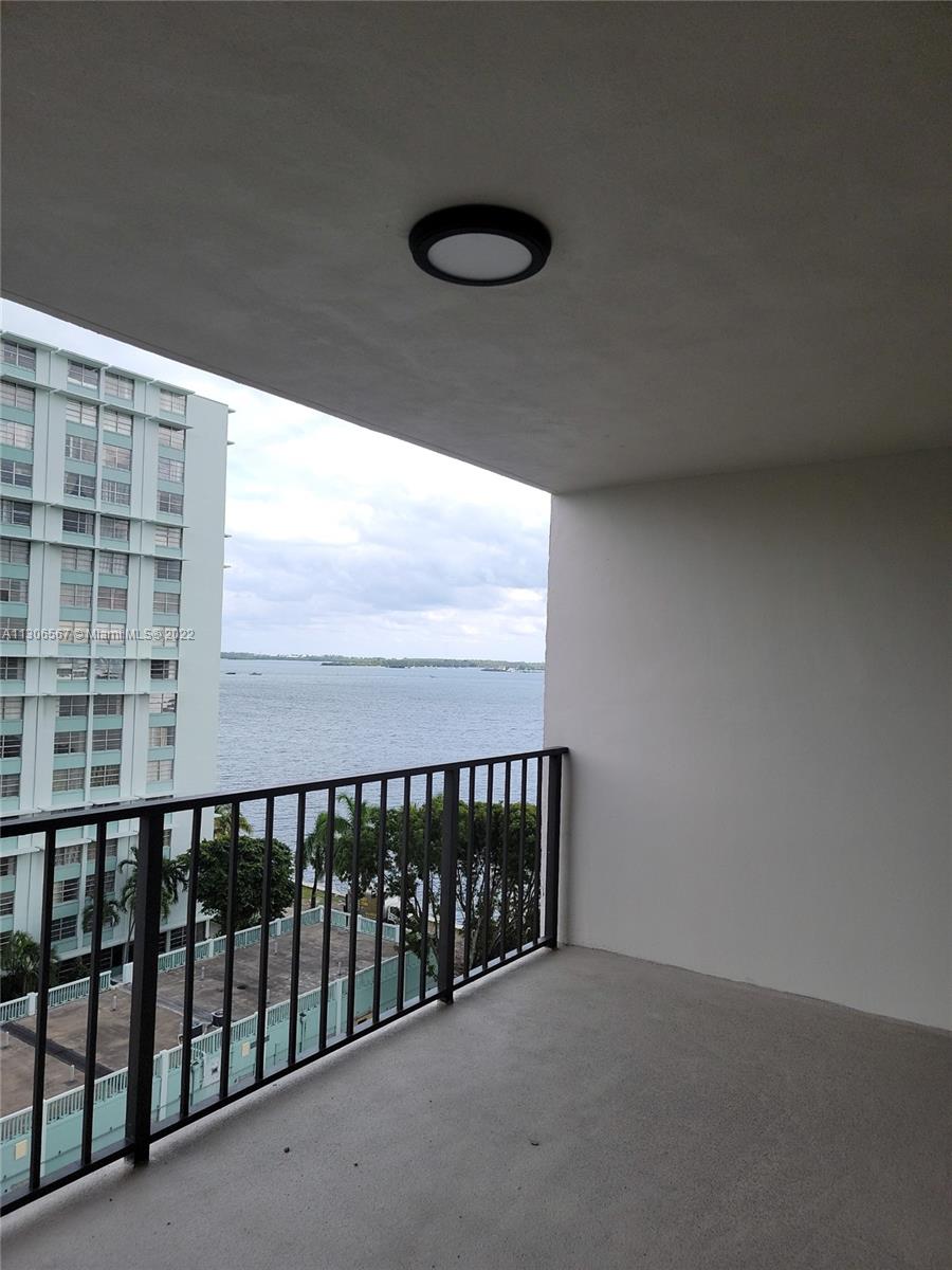 BRICKELL PLACE CONDO - Residential Lease